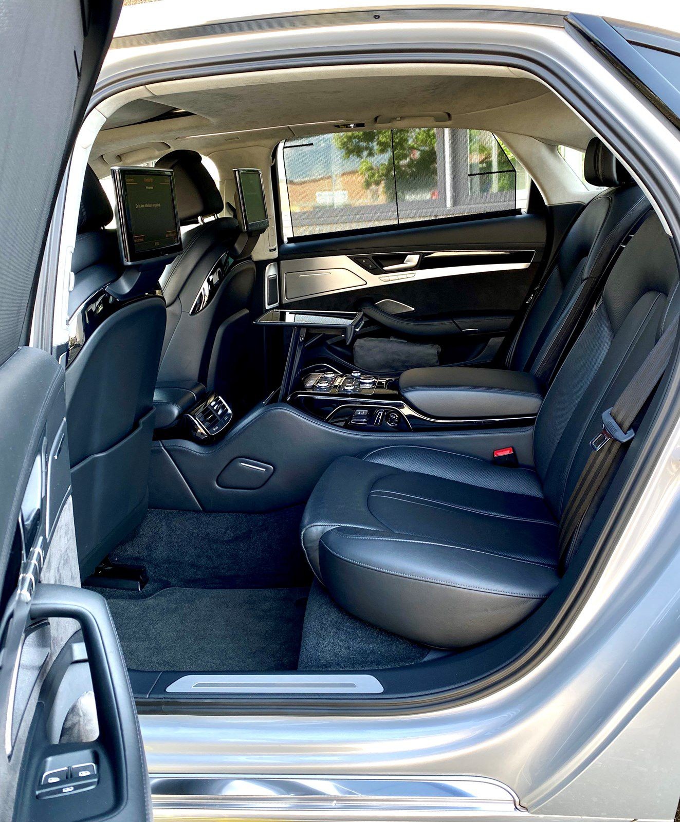 AUDI A8 L chauffeur 3.0 TDI quattro tiptronic-image-12
