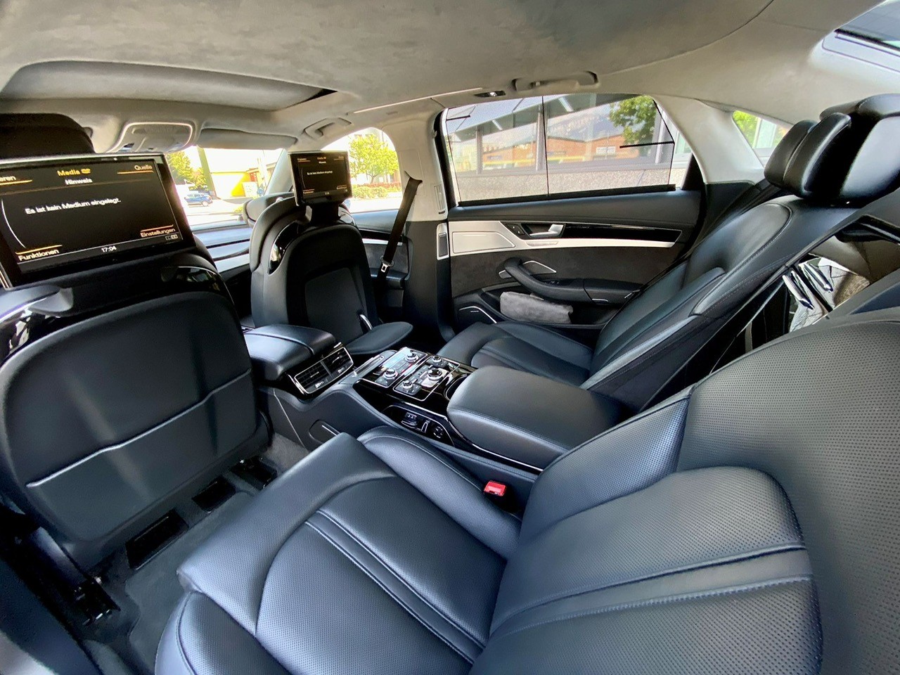 AUDI A8 L chauffeur 3.0 TDI quattro tiptronic-image-13