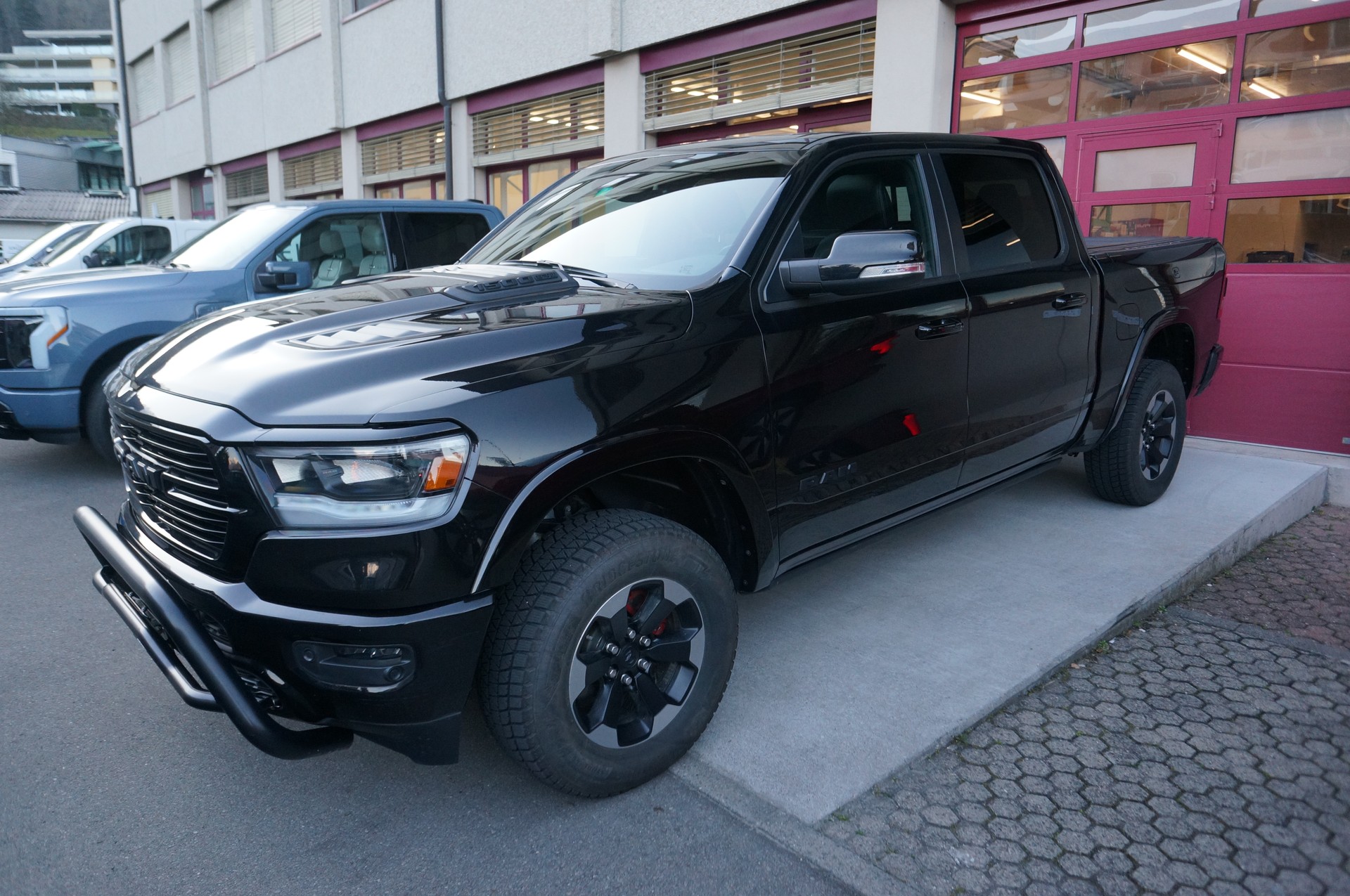 DODGE 1500 Crew Cab Rebel Sport-image-3