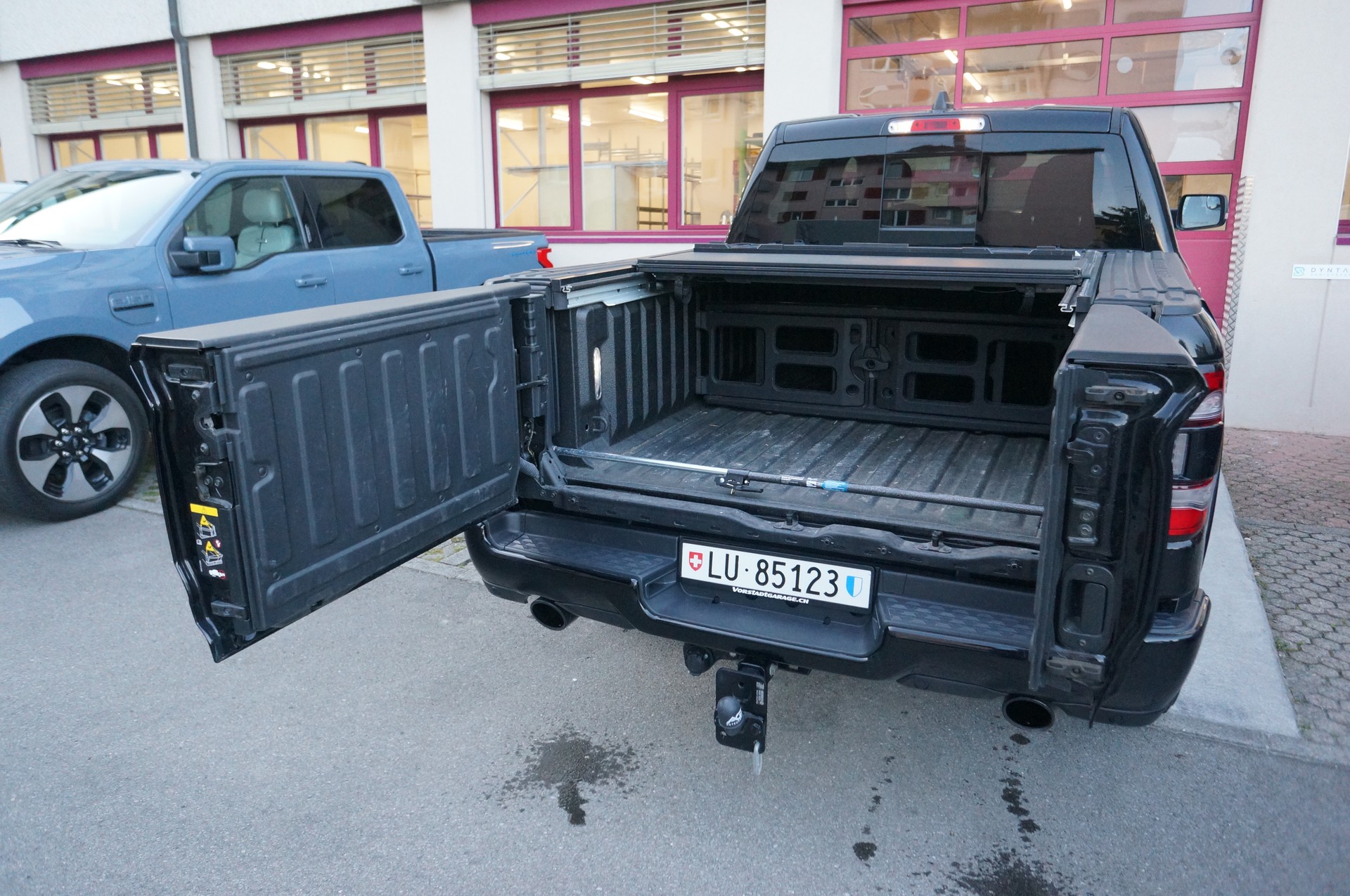 DODGE 1500 Crew Cab Rebel Sport-image-9