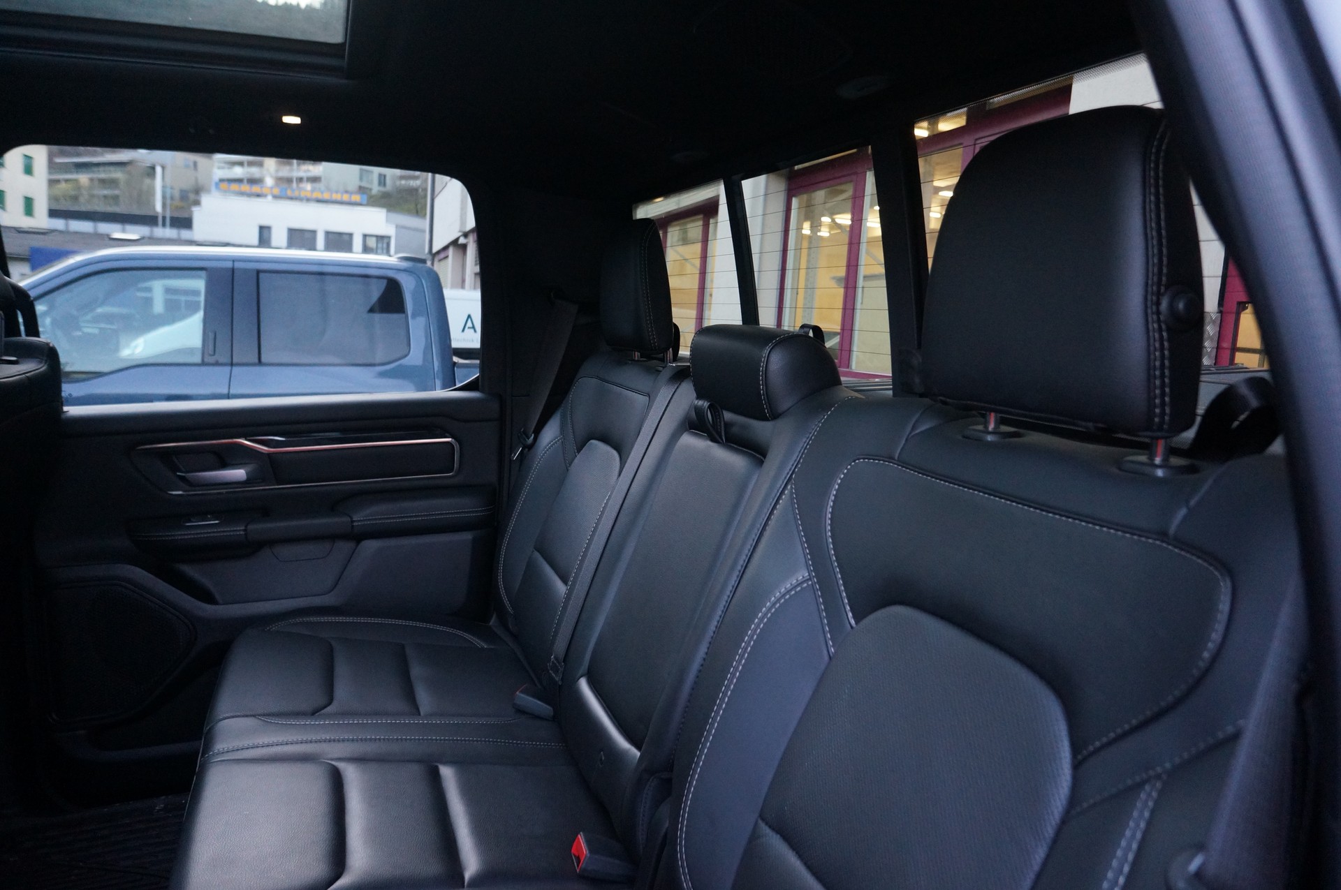 DODGE 1500 Crew Cab Rebel Sport-image-18