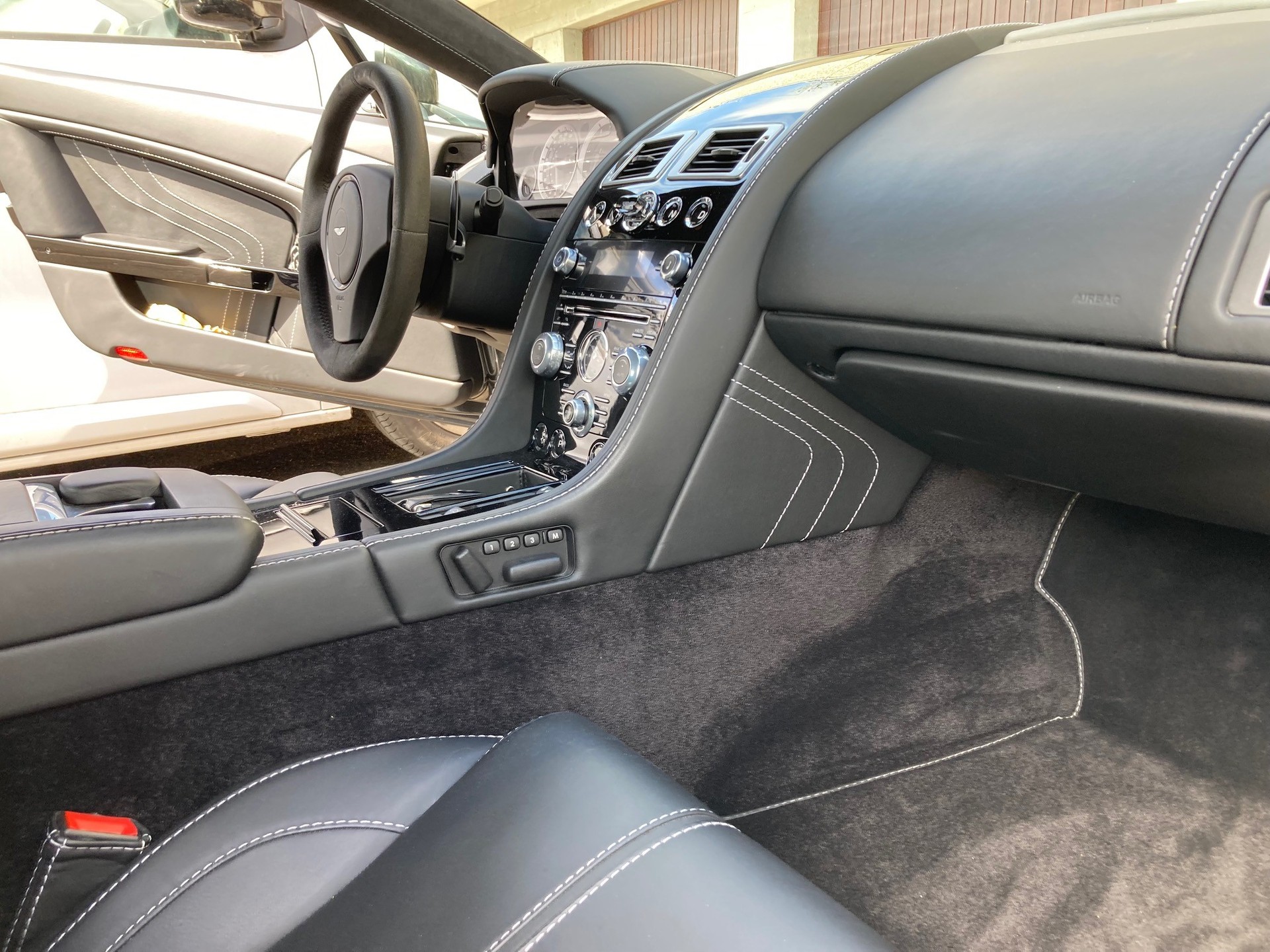ASTON MARTIN V8 Vantage 4.7 S Sportshift-image-10