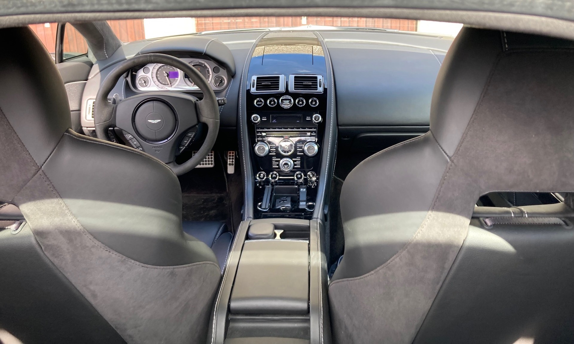 ASTON MARTIN V8 Vantage 4.7 S Sportshift-image-9