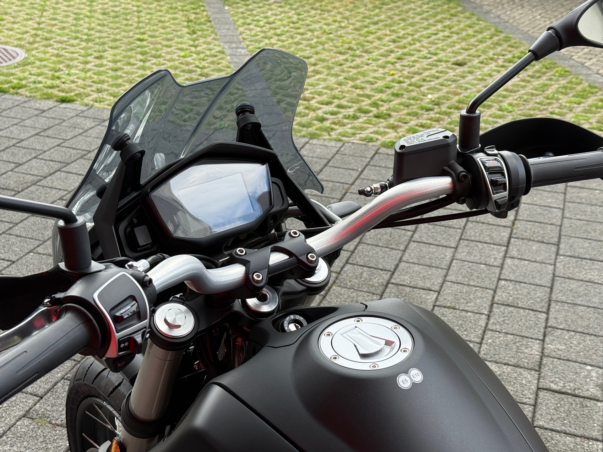 MOTO GUZZI V85 TT Touring-image-9
