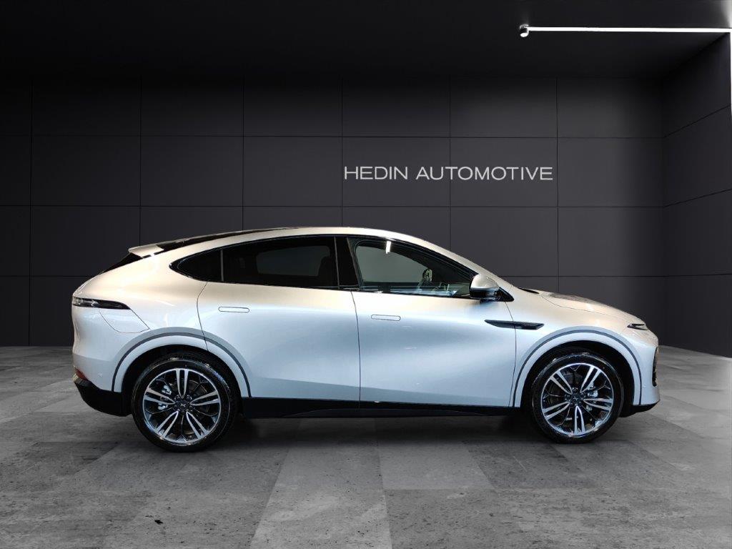 XPENG Performance AWD-showroom-element-1
