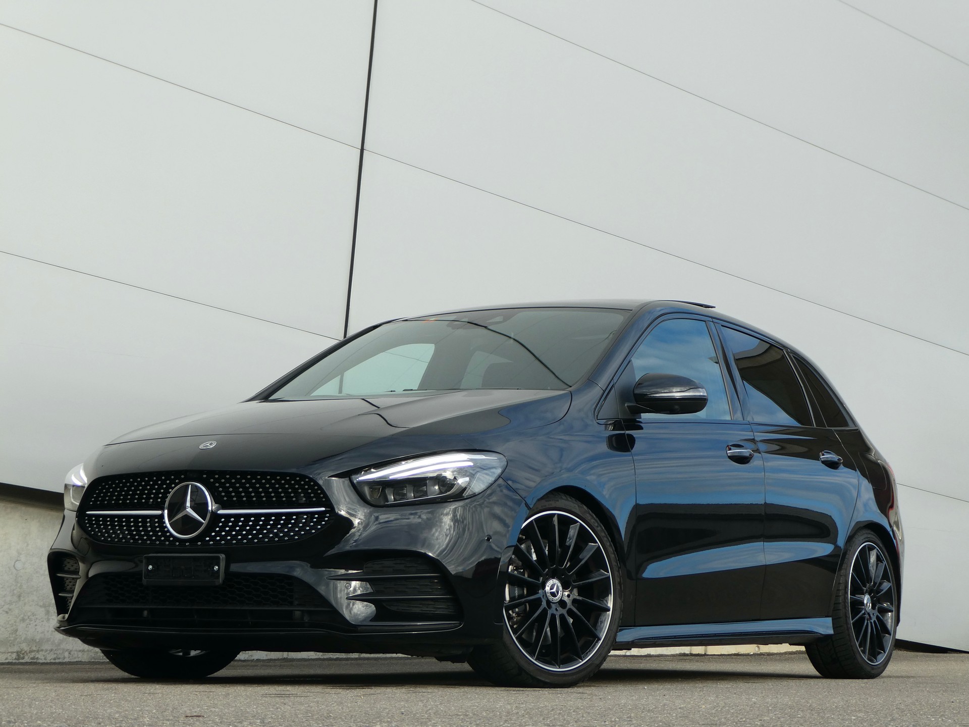 MERCEDES-BENZ B 250 4Matic AMG Line-image-1