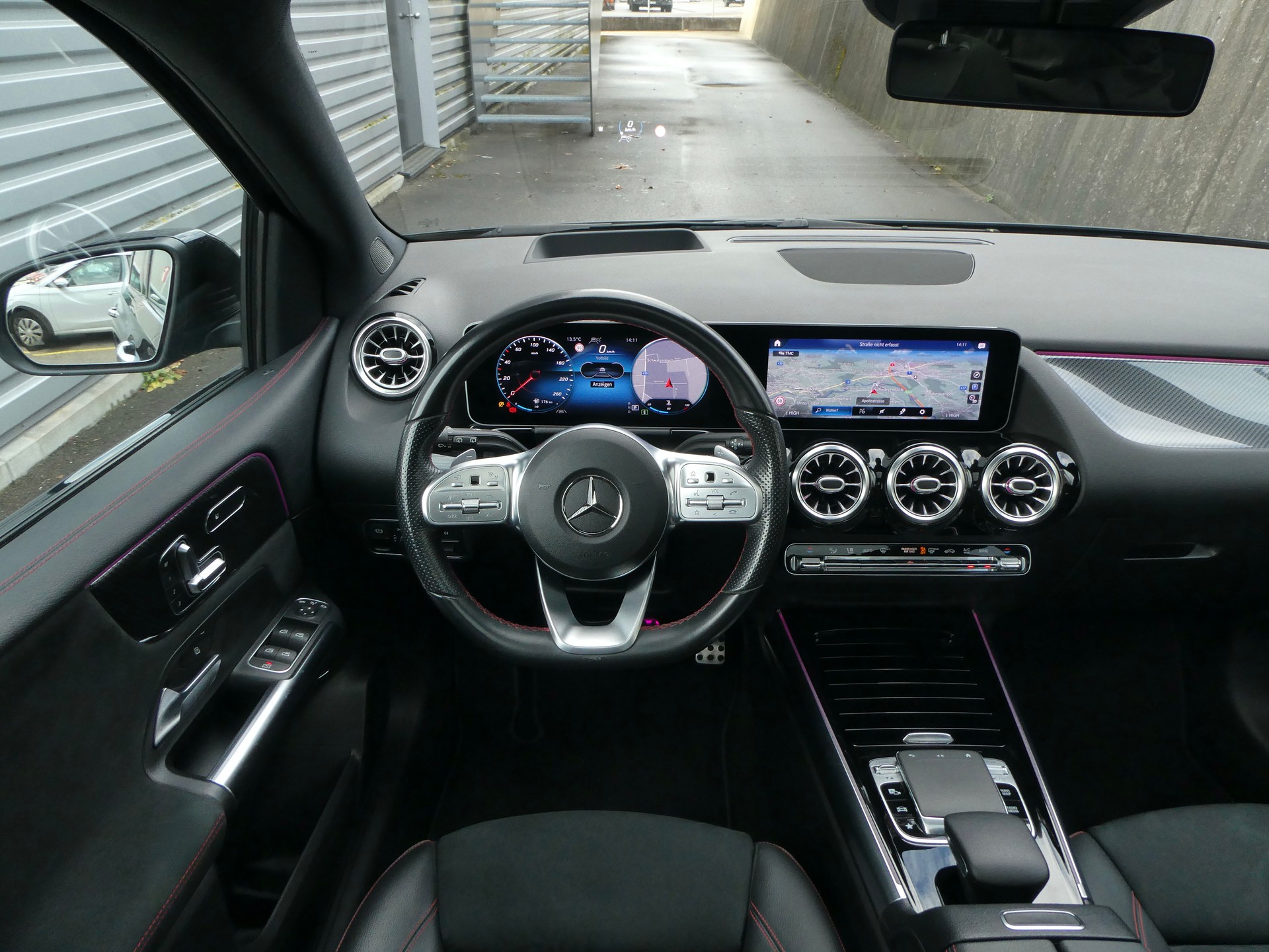 MERCEDES-BENZ B 250 4Matic AMG Line-image-13