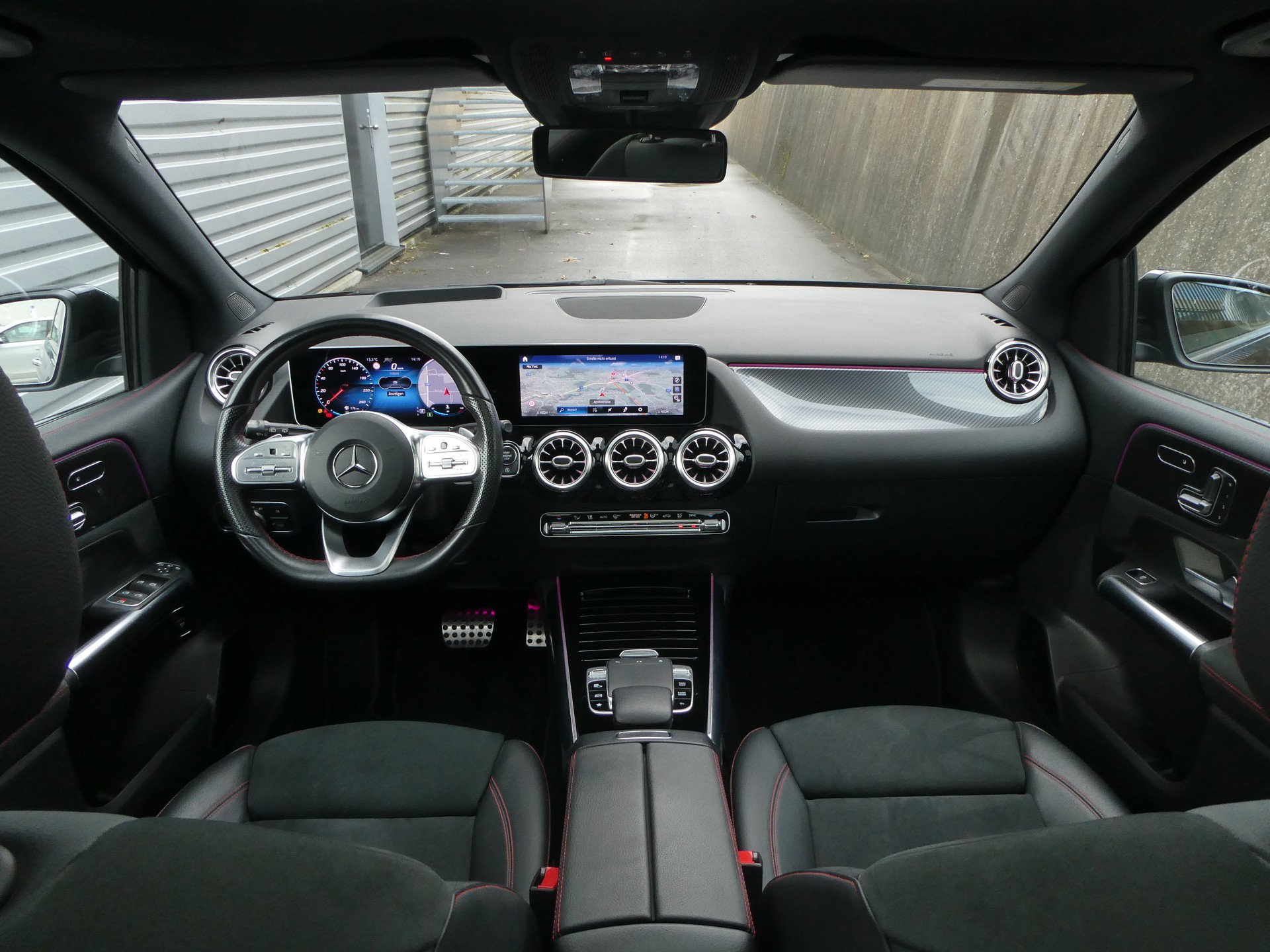 MERCEDES-BENZ B 250 4Matic AMG Line-image-11