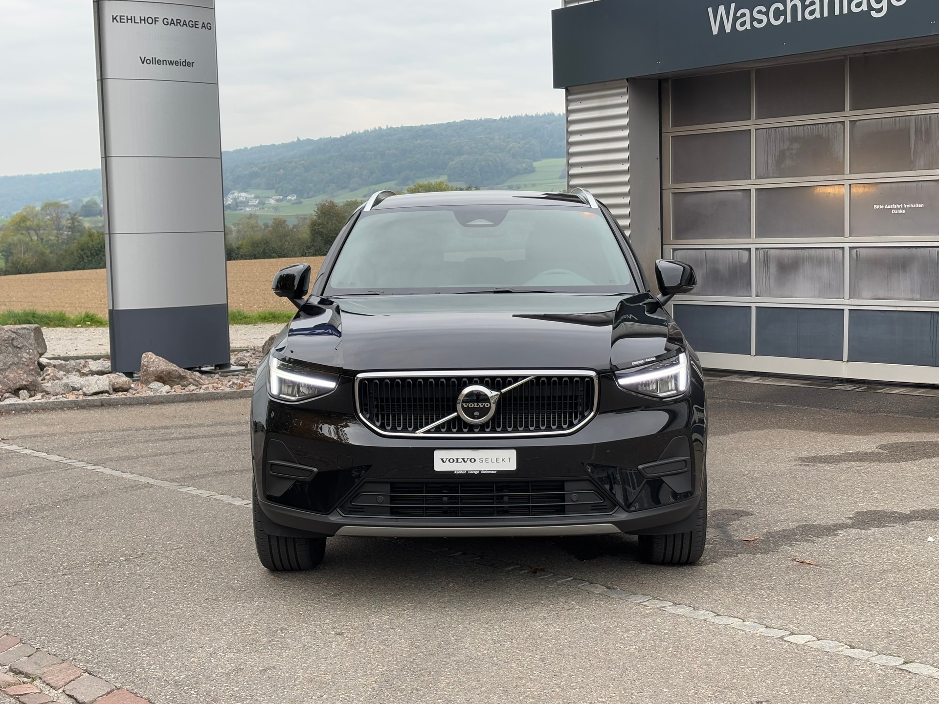 VOLVO XC40 2.0 B3 MH-image-7