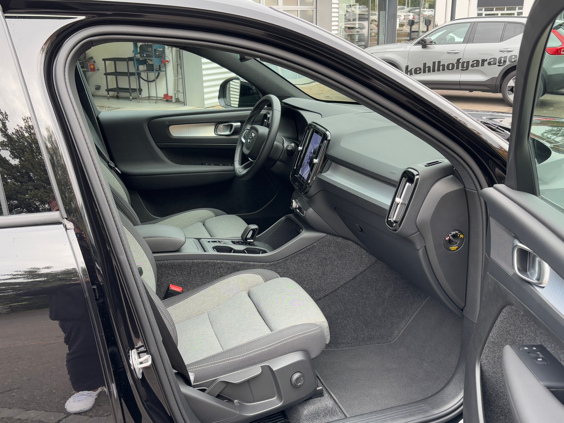 VOLVO XC40 2.0 B3 MH-image-6