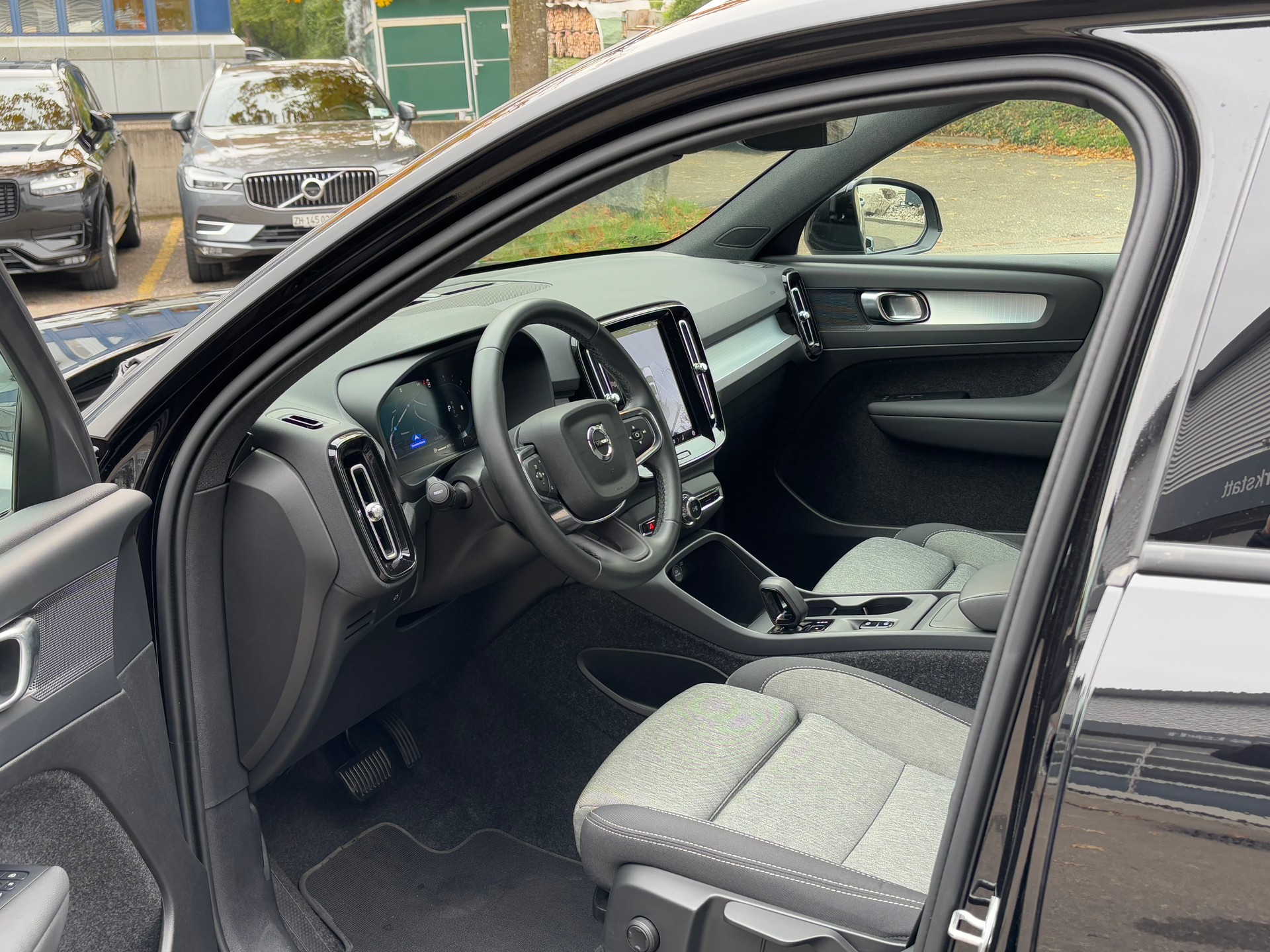 VOLVO XC40 2.0 B3 MH-showroom-element-2