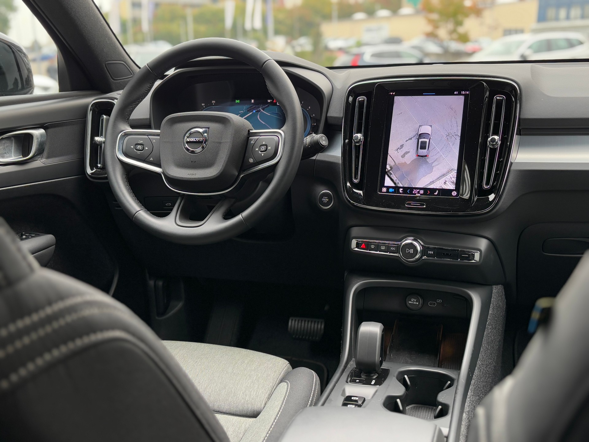 VOLVO XC40 2.0 B3 MH-image-12