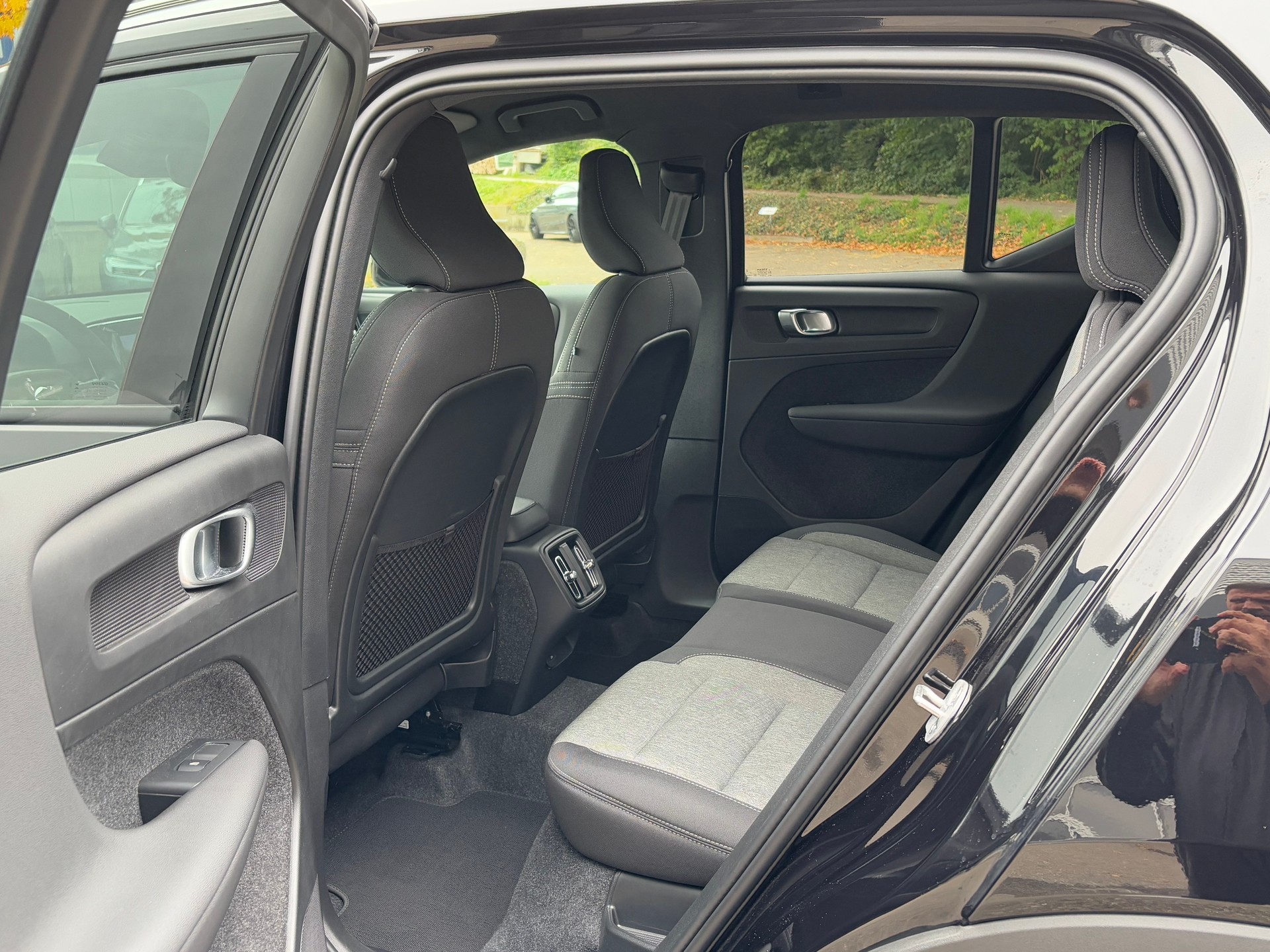 VOLVO XC40 2.0 B3 MH-image-11