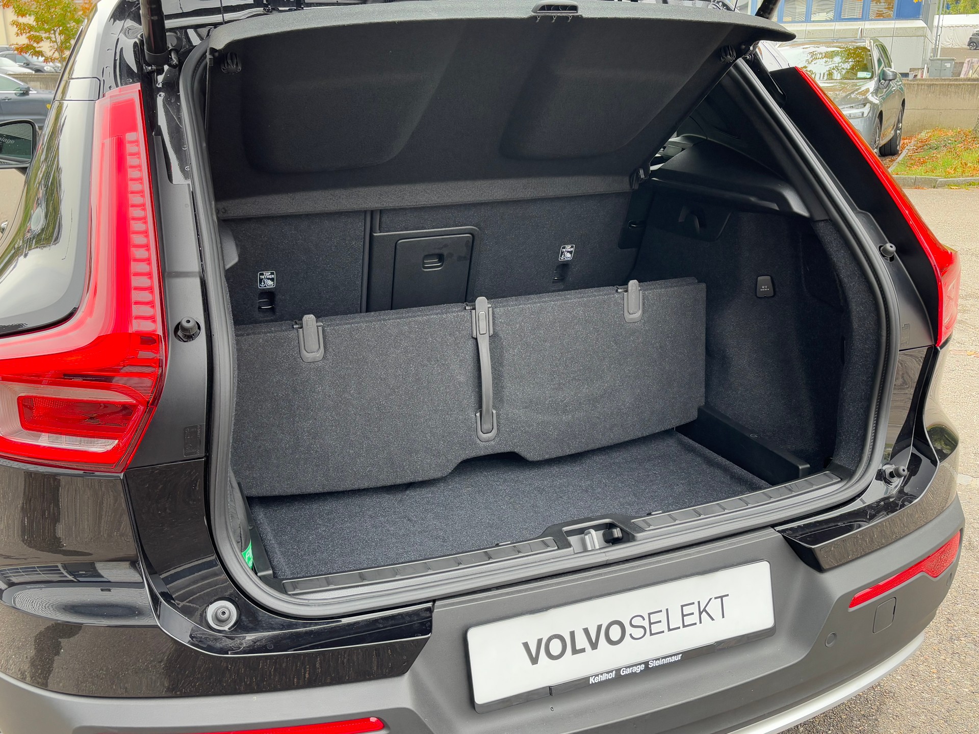 VOLVO XC40 2.0 B3 MH-image-10
