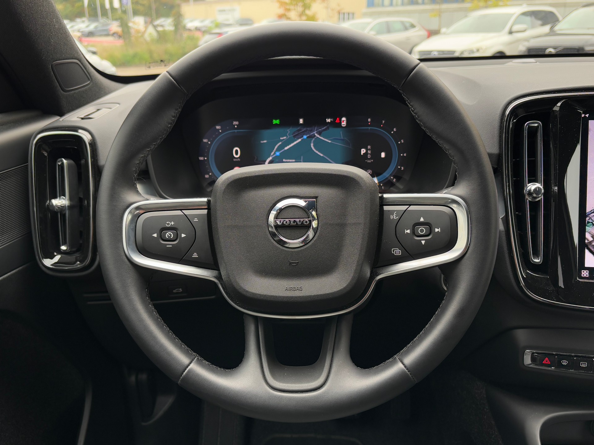 VOLVO XC40 2.0 B3 MH-image-15