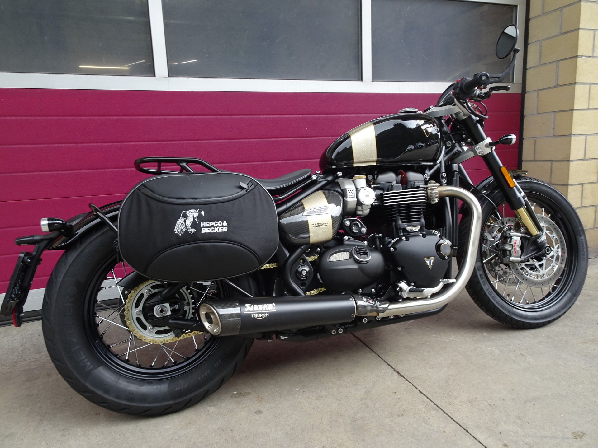 TRIUMPH Bonneville 1200 Bobber TFC-image-8