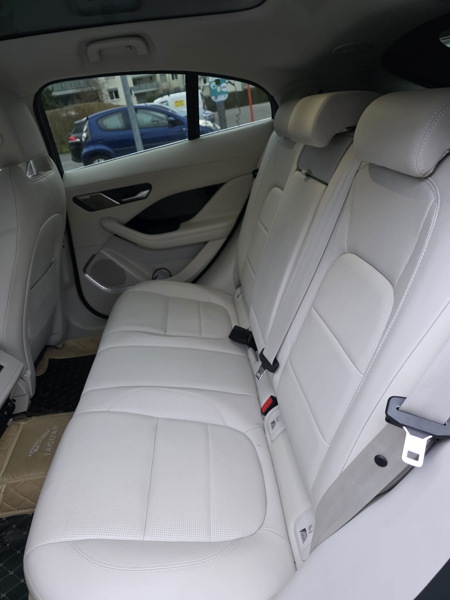 JAGUAR I-Pace EV400 HSE AWD (11 kW AC, 3-phasig)-image-5