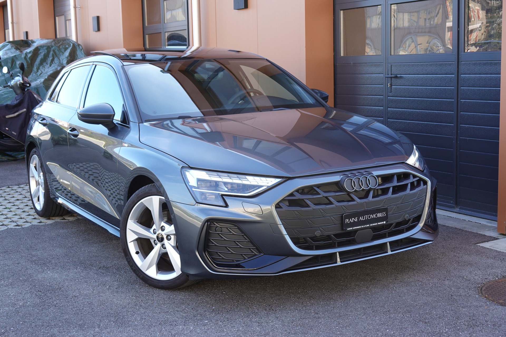 AUDI A3 Limousine 35 TFSI S-Line S-tronic - "Toit Ouvrant * Son B&O * Pack S-Line * Temp. Adapt * Drive Select * Caméra * Lum. Ambia"-showroom-element-2
