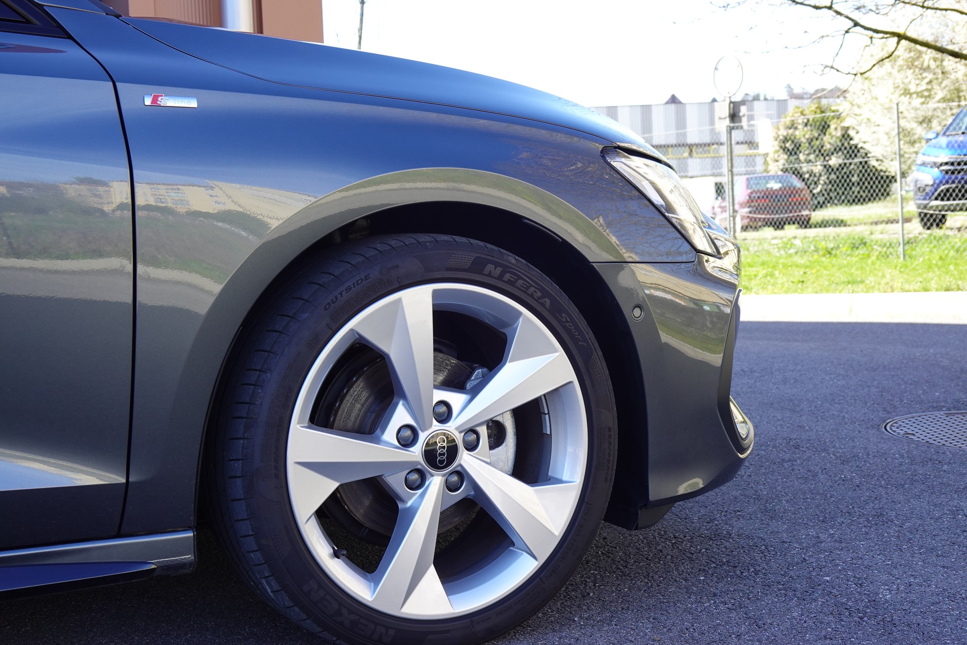 AUDI A3 Limousine 35 TFSI S-Line S-tronic - "Toit Ouvrant * Son B&O * Pack S-Line * Temp. Adapt * Drive Select * Caméra * Lum. Ambia"-image-4