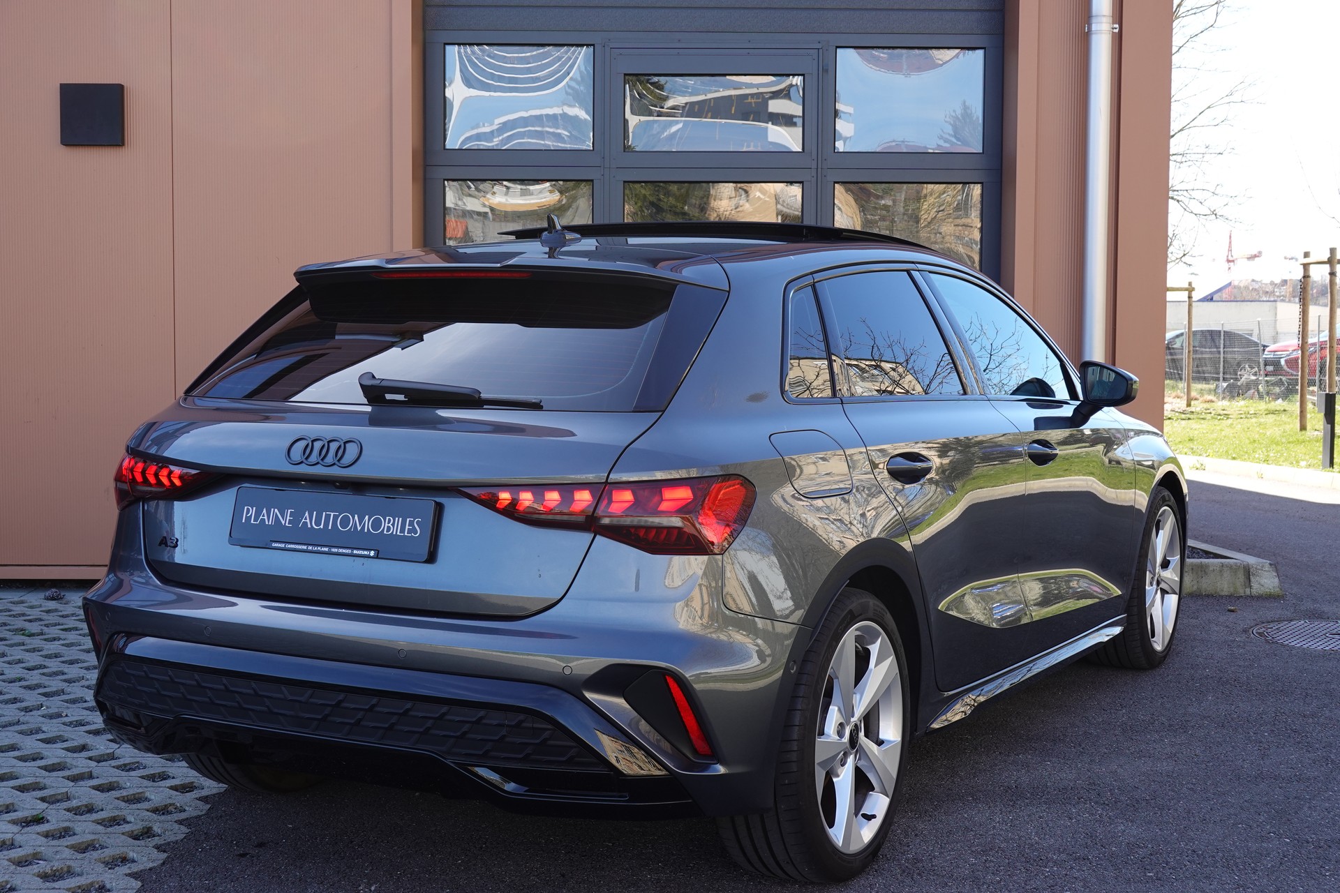 AUDI A3 Limousine 35 TFSI S-Line S-tronic - "Toit Ouvrant * Son B&O * Pack S-Line * Temp. Adapt * Drive Select * Caméra * Lum. Ambia"-image-6