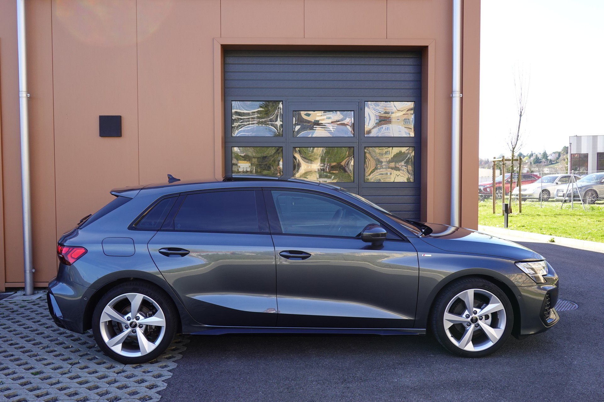 AUDI A3 Limousine 35 TFSI S-Line S-tronic - "Toit Ouvrant * Son B&O * Pack S-Line * Temp. Adapt * Drive Select * Caméra * Lum. Ambia"-showroom-element-3