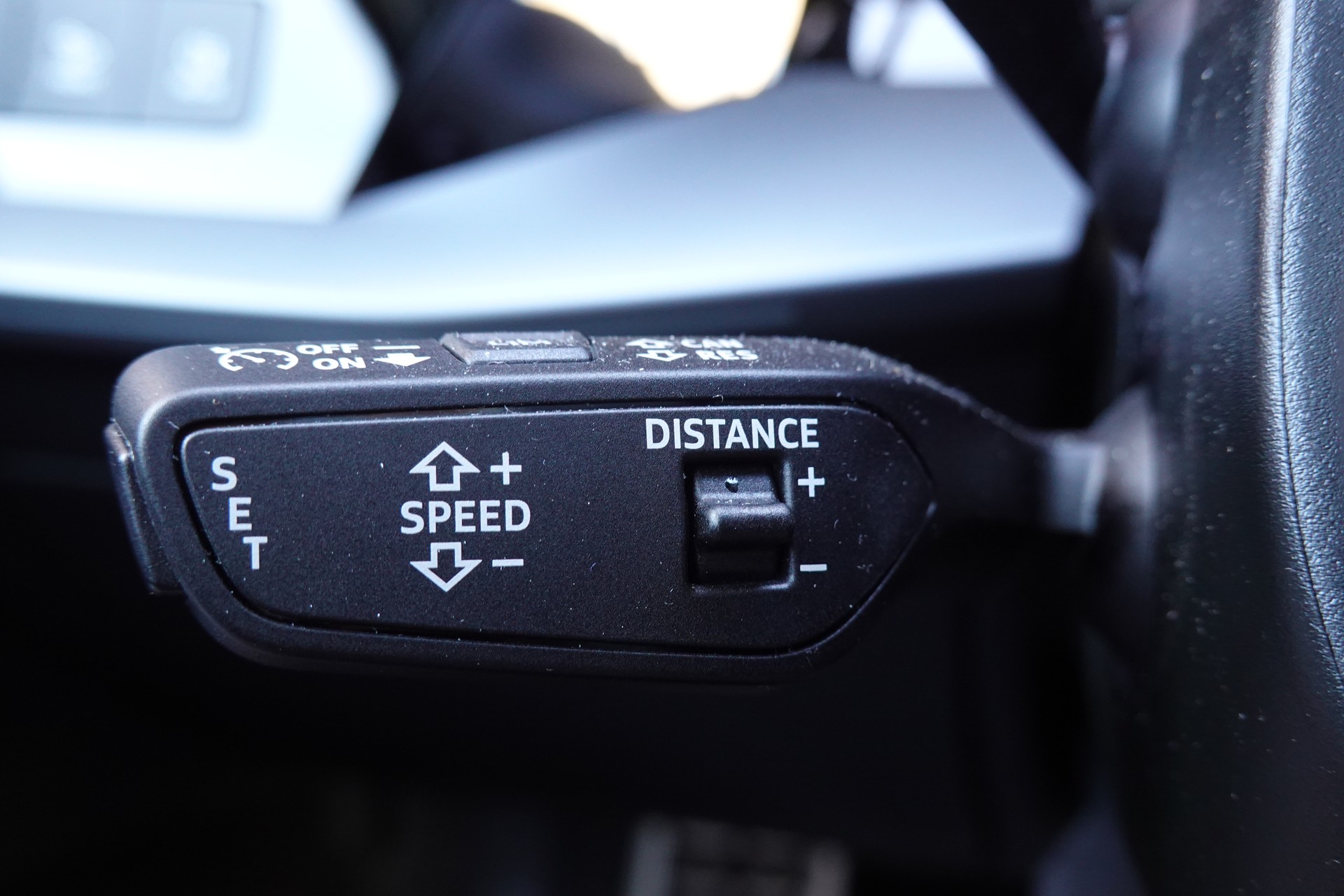 AUDI A3 Limousine 35 TFSI S-Line S-tronic - "Toit Ouvrant * Son B&O * Pack S-Line * Temp. Adapt * Drive Select * Caméra * Lum. Ambia"-image-14
