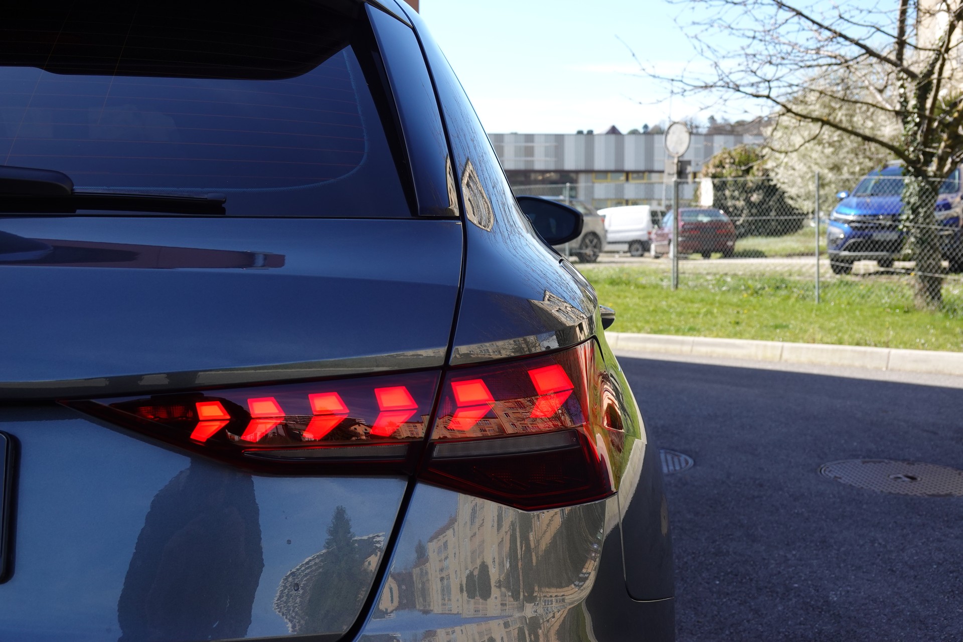 AUDI A3 Limousine 35 TFSI S-Line S-tronic - "Toit Ouvrant * Son B&O * Pack S-Line * Temp. Adapt * Drive Select * Caméra * Lum. Ambia"-image-8