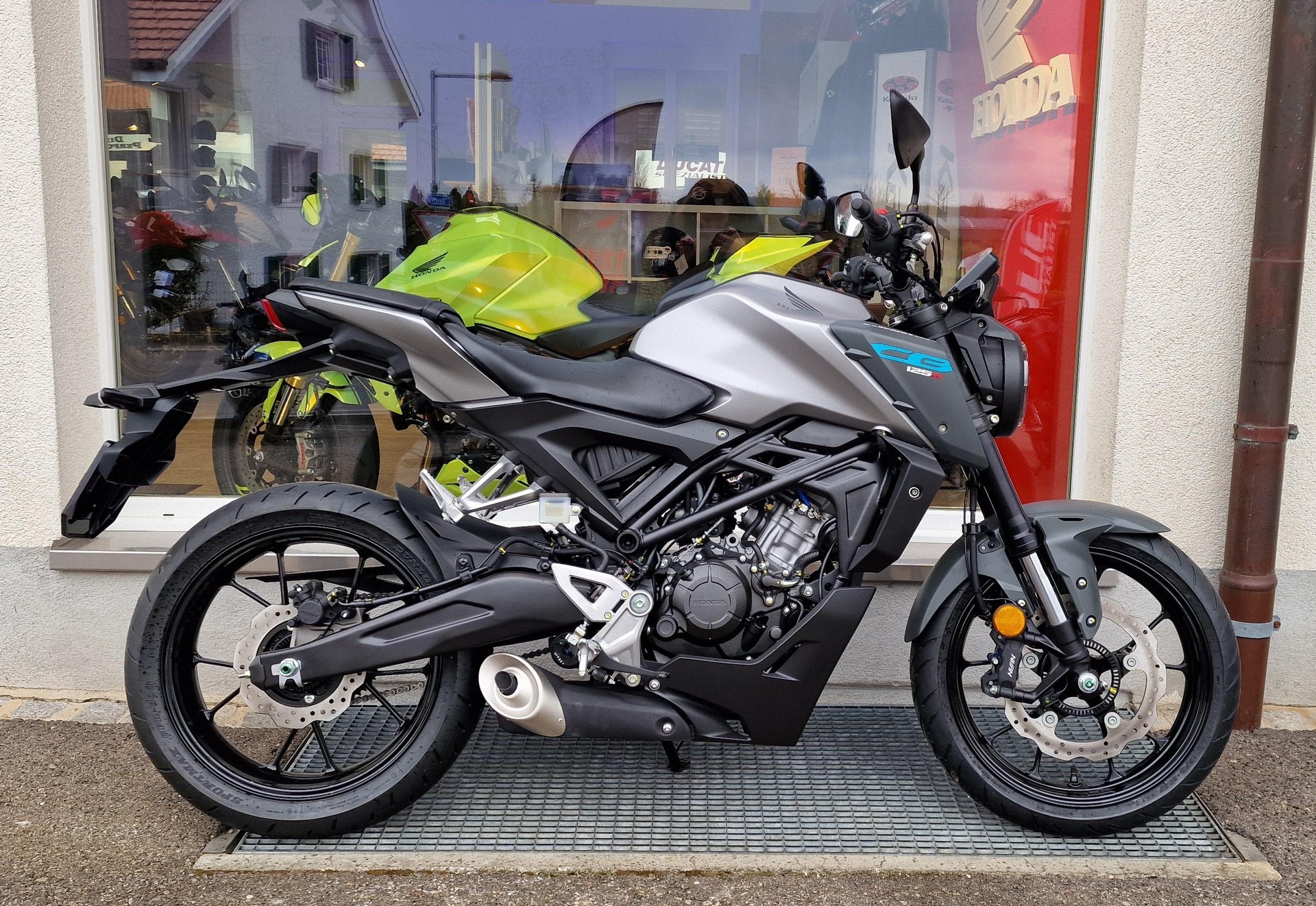 HONDA CB 125 R - 2026-image-2