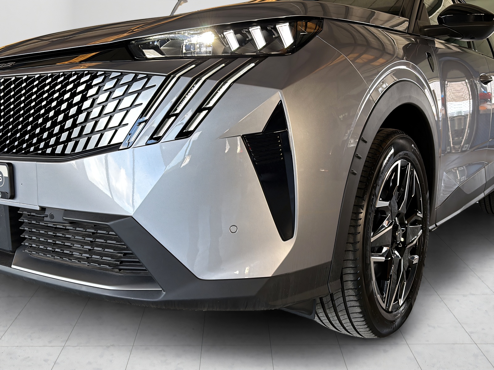 PEUGEOT 5008 1.2 Hybrid GT-showroom-element-2
