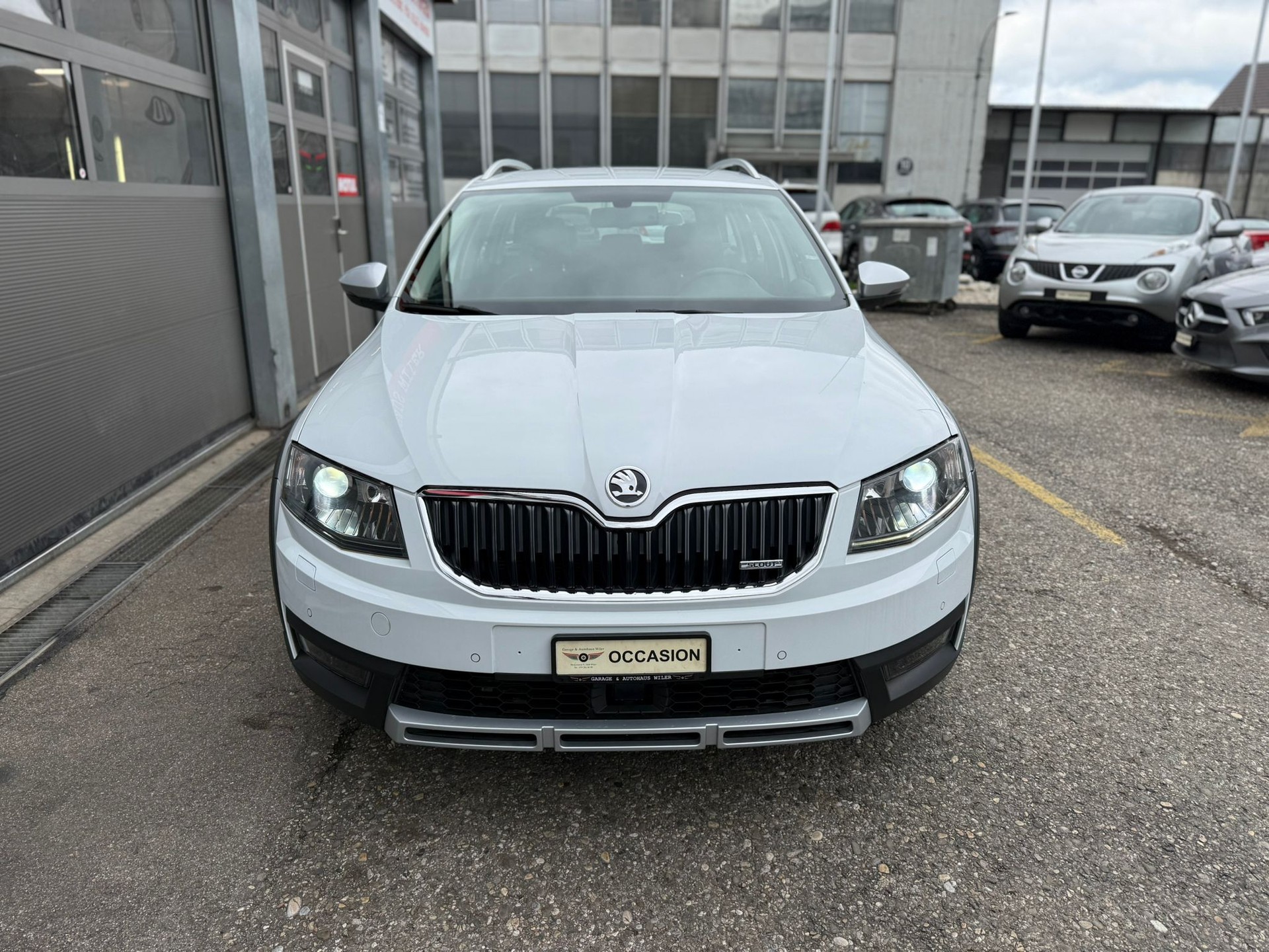 SKODA Octavia Combi 1.8 TSI Scout 4x4 DSG-image-1