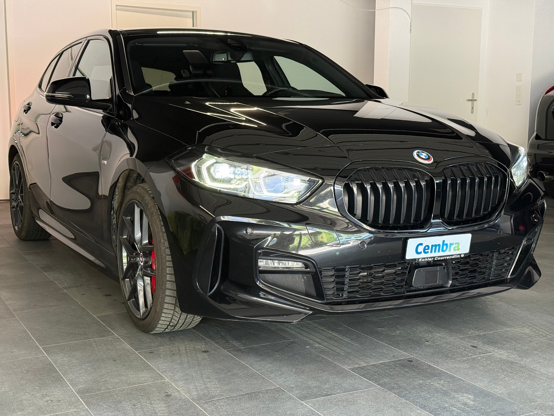 BMW 120i M Sport Pro Steptronic-image-2
