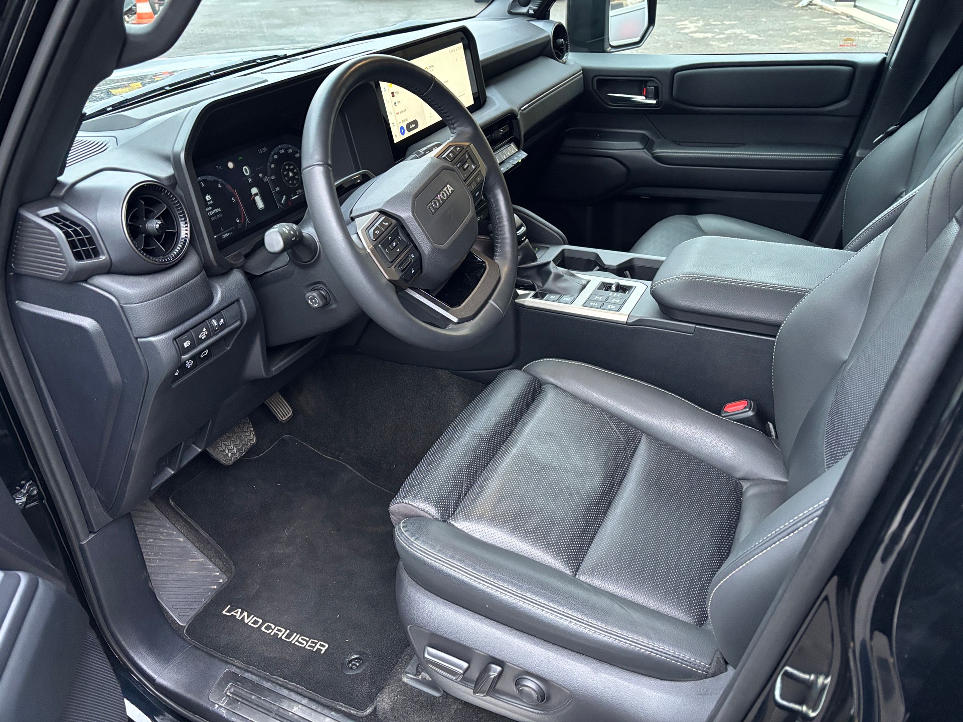 TOYOTA Land Cruiser 2.8TD Invincible Automat-image-4