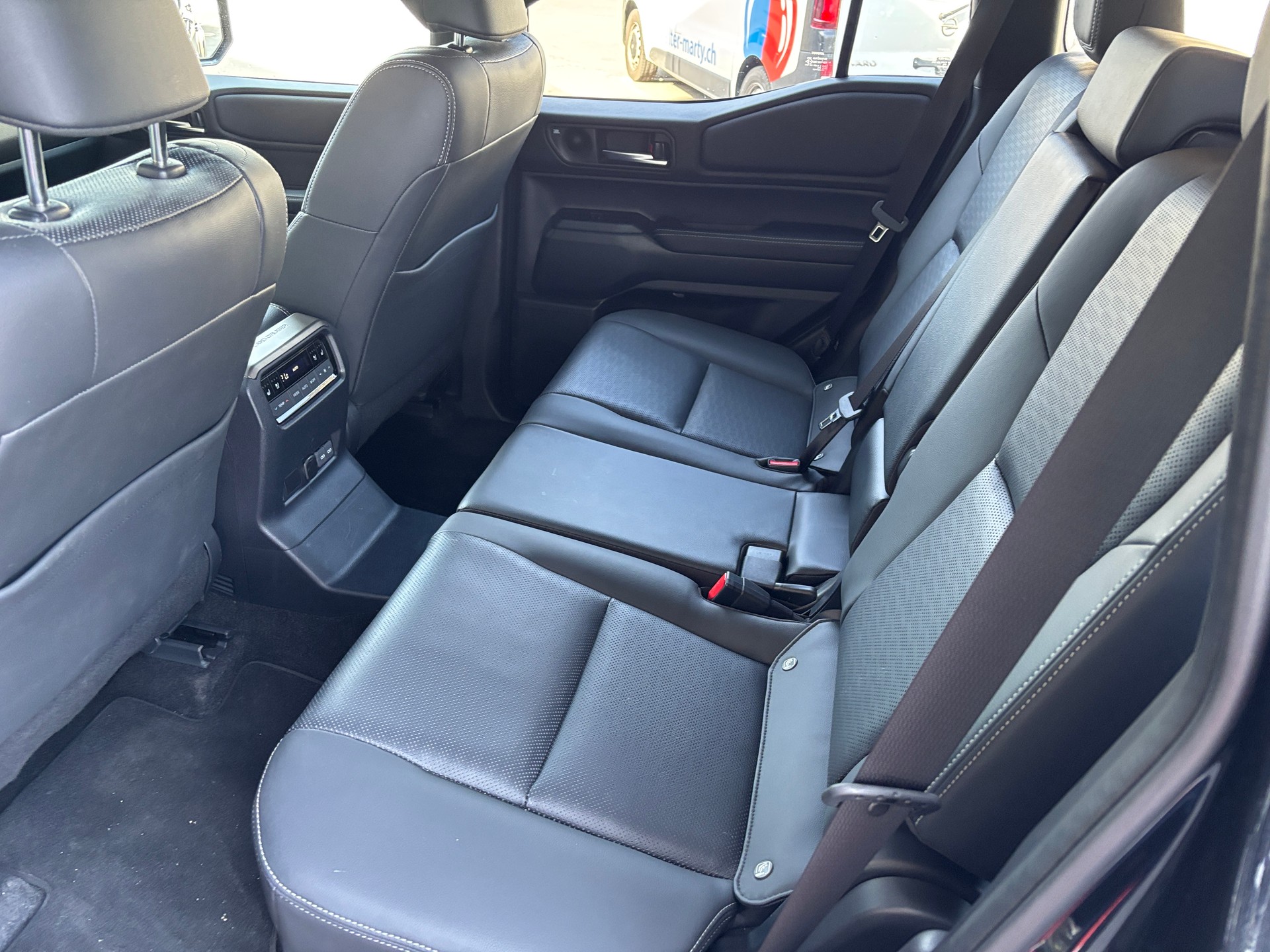 TOYOTA Land Cruiser 2.8TD Invincible Automat-image-13