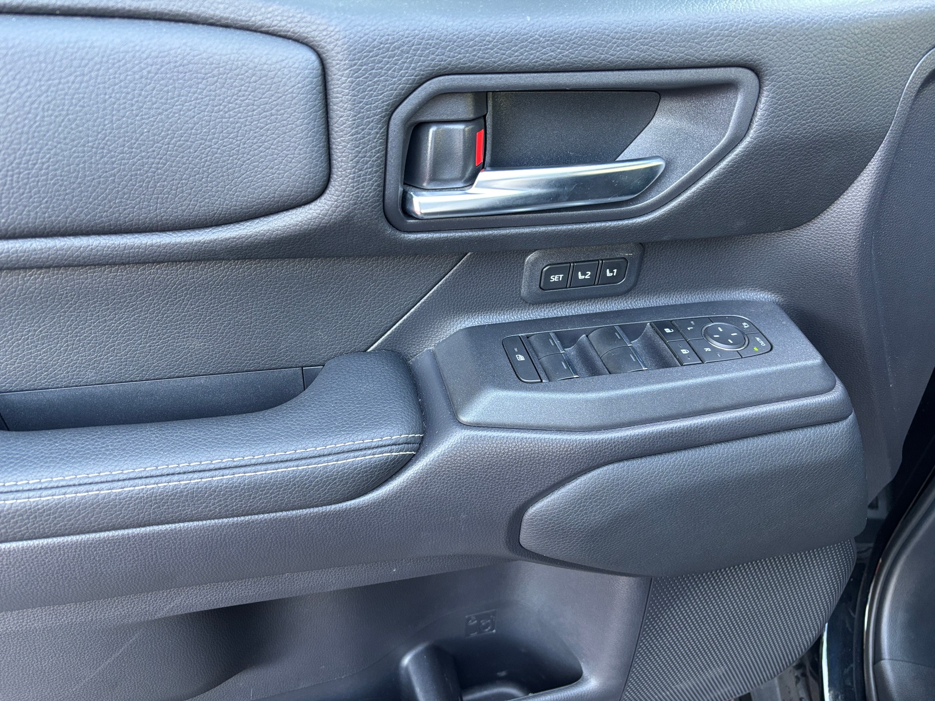 TOYOTA Land Cruiser 2.8TD Invincible Automat-image-12