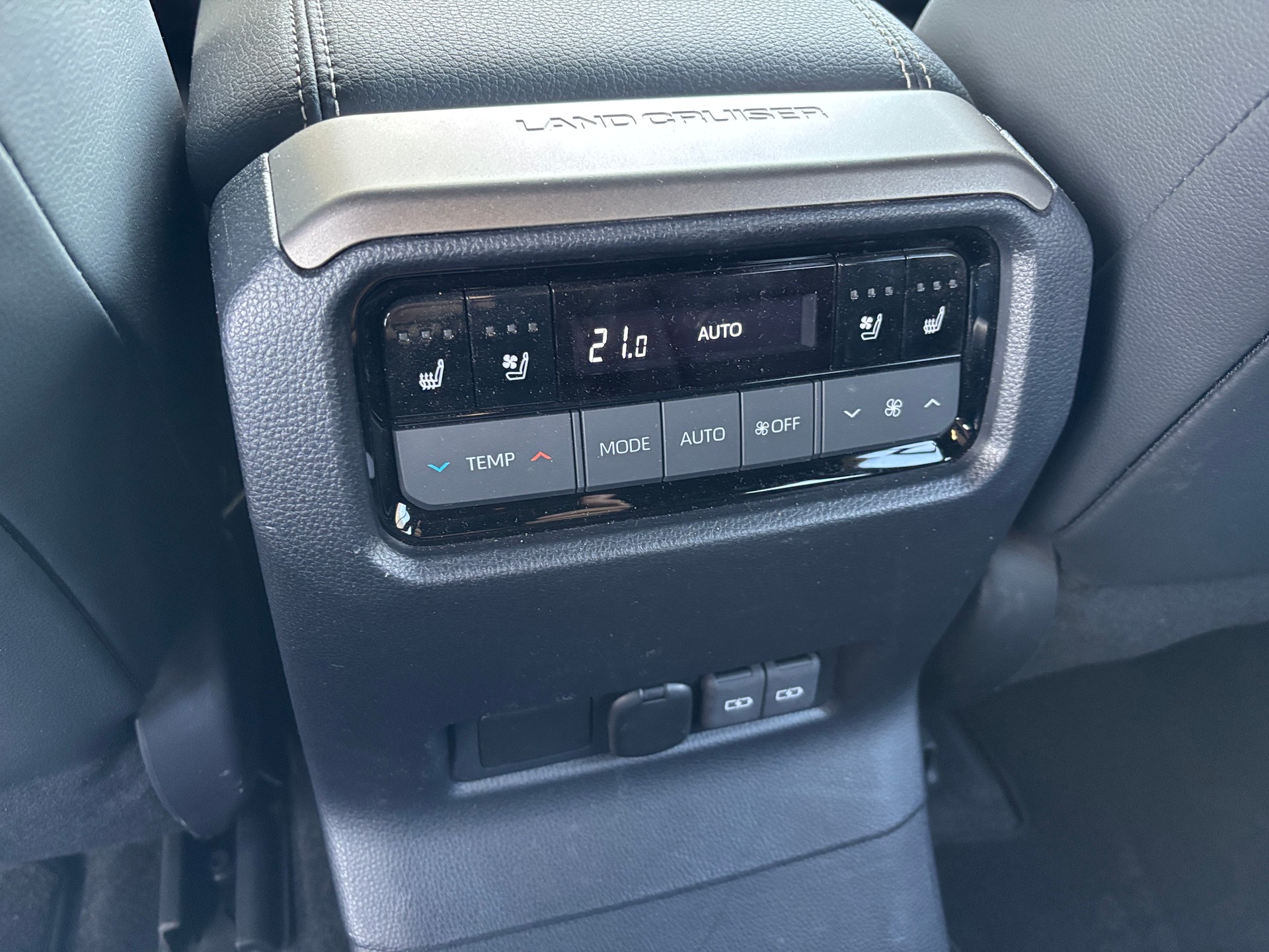 TOYOTA Land Cruiser 2.8TD Invincible Automat-image-11