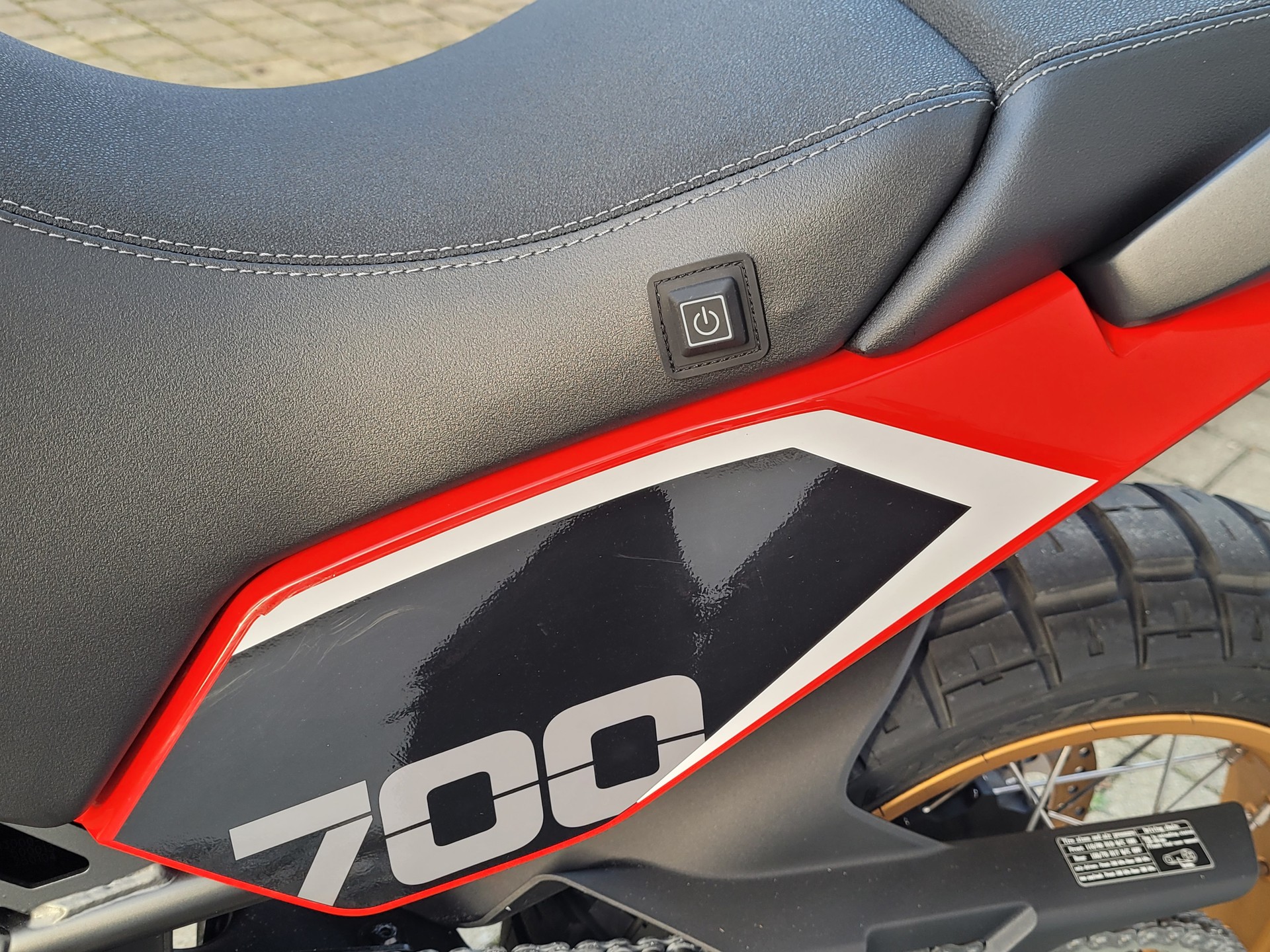 MOTO MORINI X-Cape 700 Gold Edition-image-11