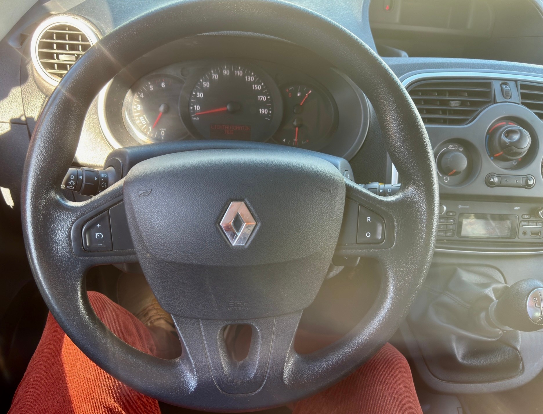 RENAULT Kangoo Medium TCe 115 mit Klimaanlage-image-12