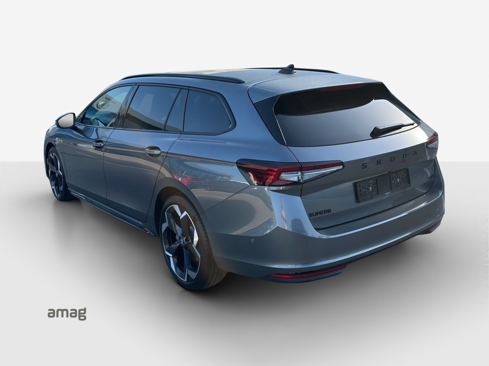 SKODA Superb Combi 2.0 TSI Sportline 4x4 DSG-image-2