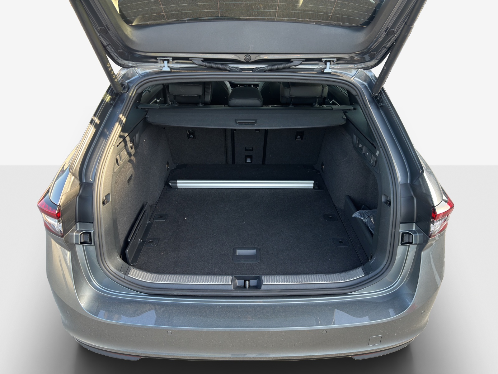 SKODA Superb Combi 2.0 TSI Sportline 4x4 DSG-image-12