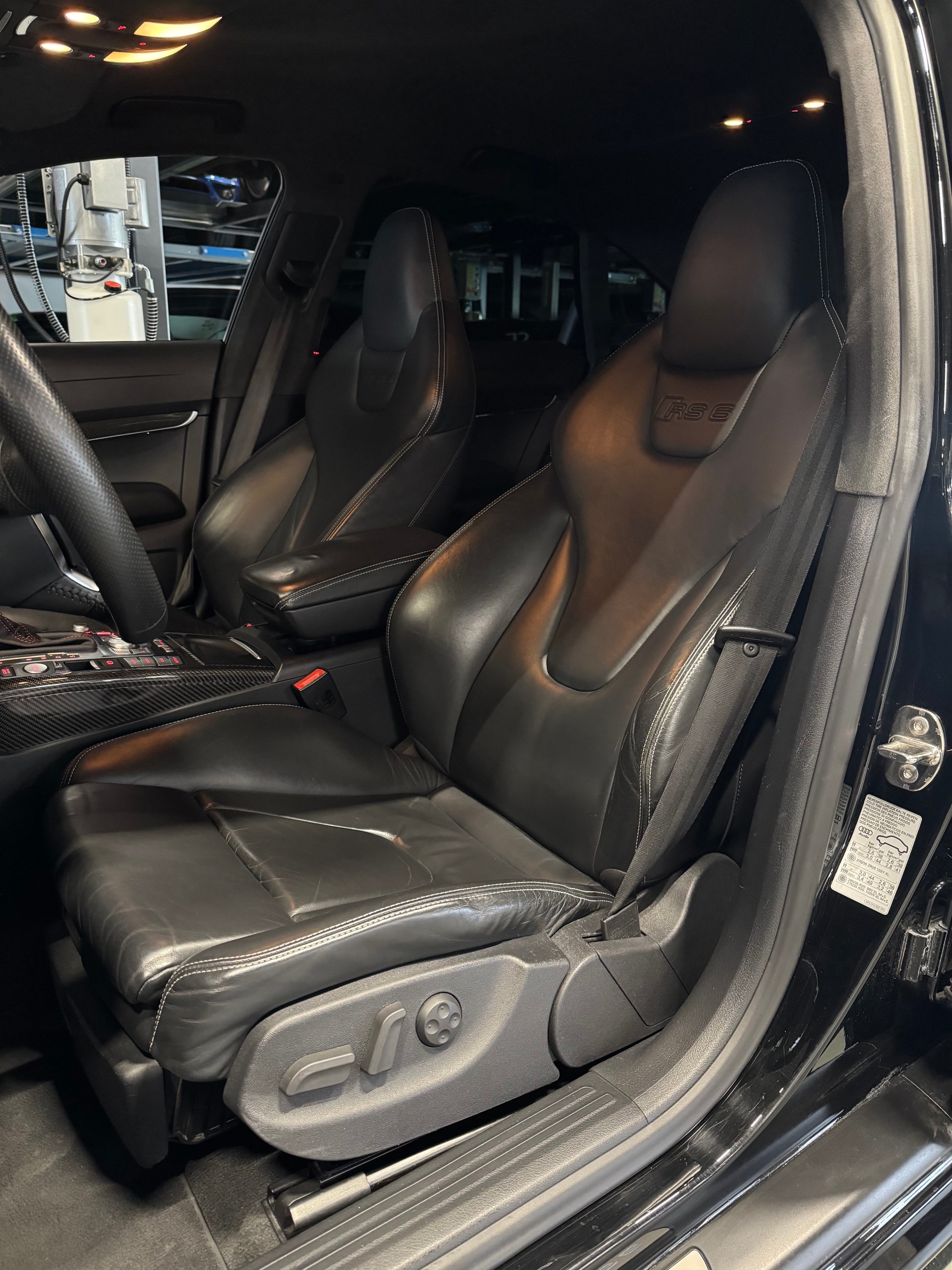 AUDI RS6 Limousine 5.0 TFSI V10 quattro tiptronic-image-7