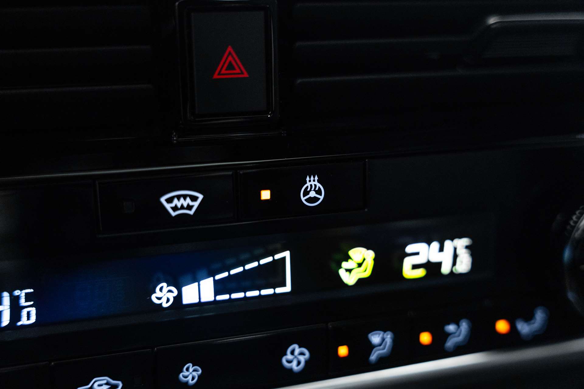 NISSAN Qashqai 1.3 DIG-T MHEV Tekna+ Xtronic-Automat-image-28