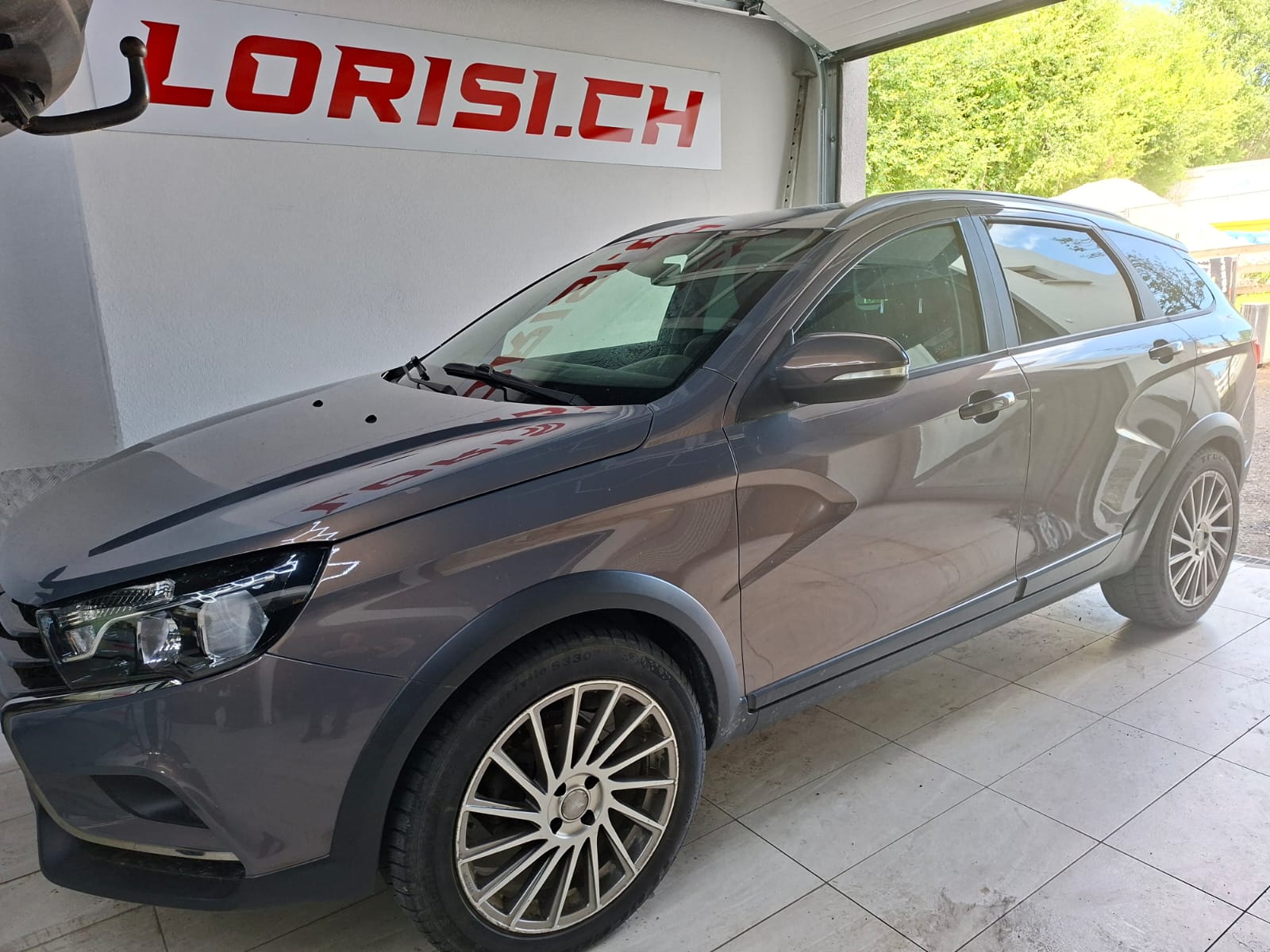 LADA Cross lada-showroom-element-2