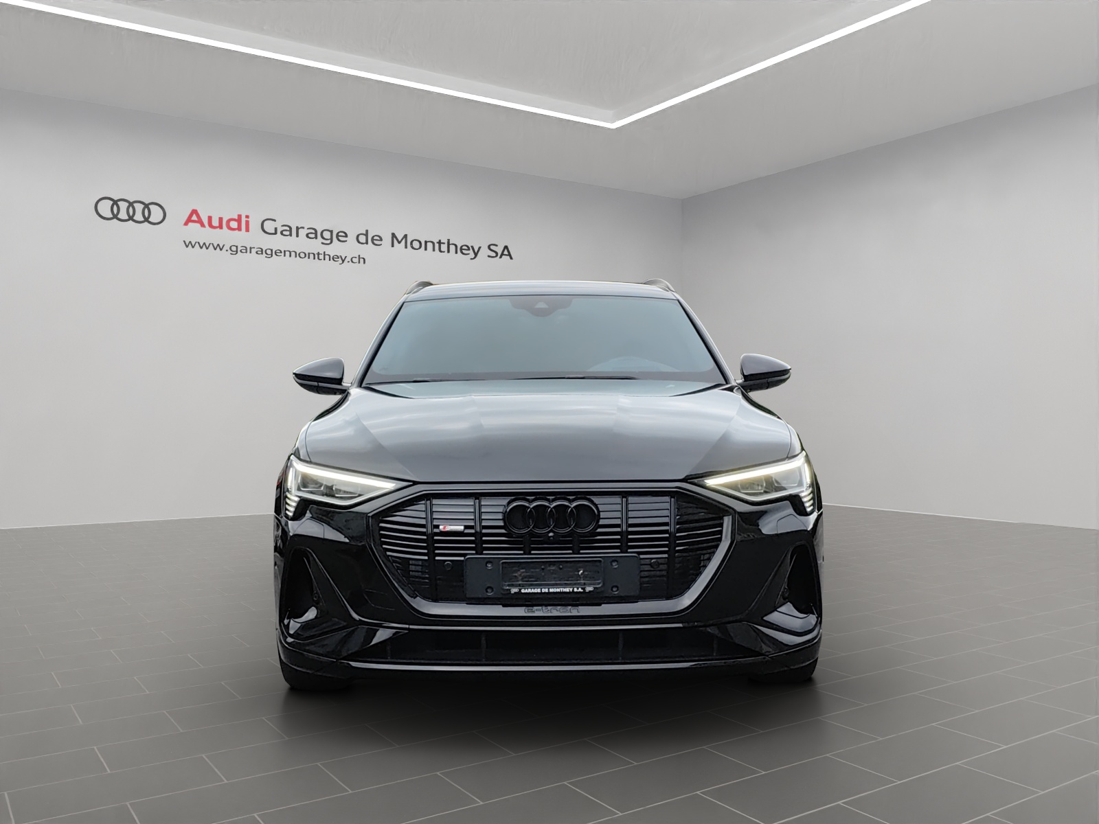 AUDI e-tron 55 S Line Black Edition quattro-image-6