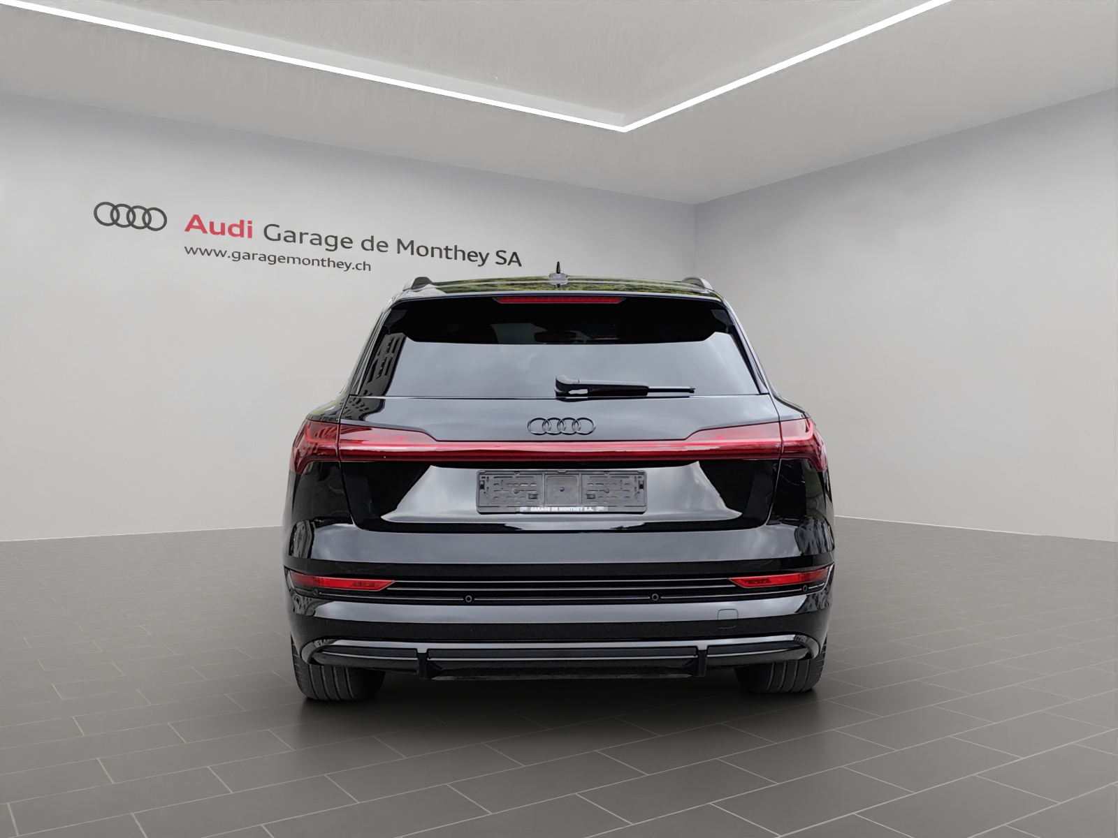 AUDI e-tron 55 S Line Black Edition quattro-image-3