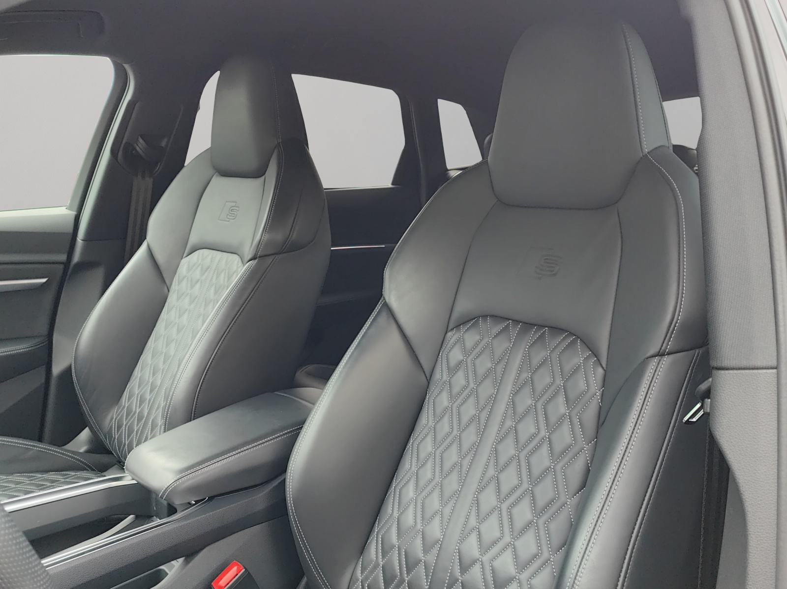 AUDI e-tron 55 S Line Black Edition quattro-image-9