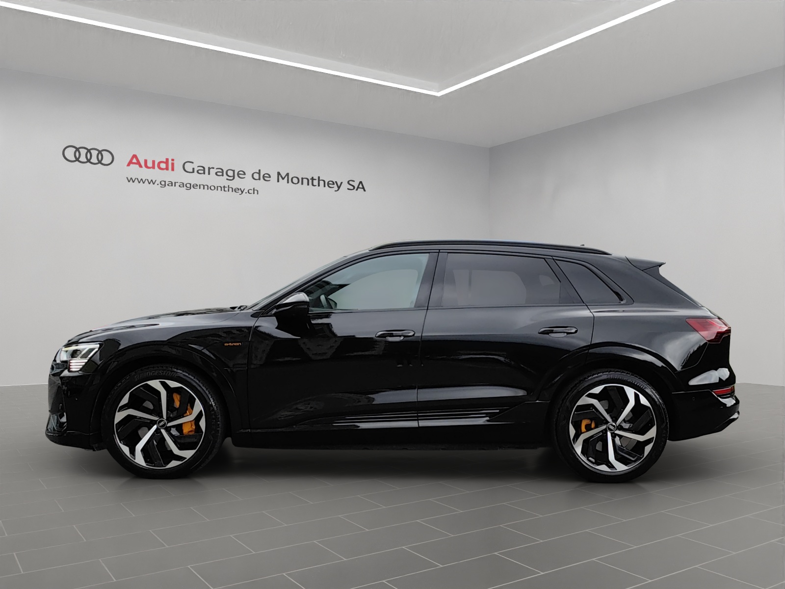 AUDI e-tron 55 S Line Black Edition quattro-image-1