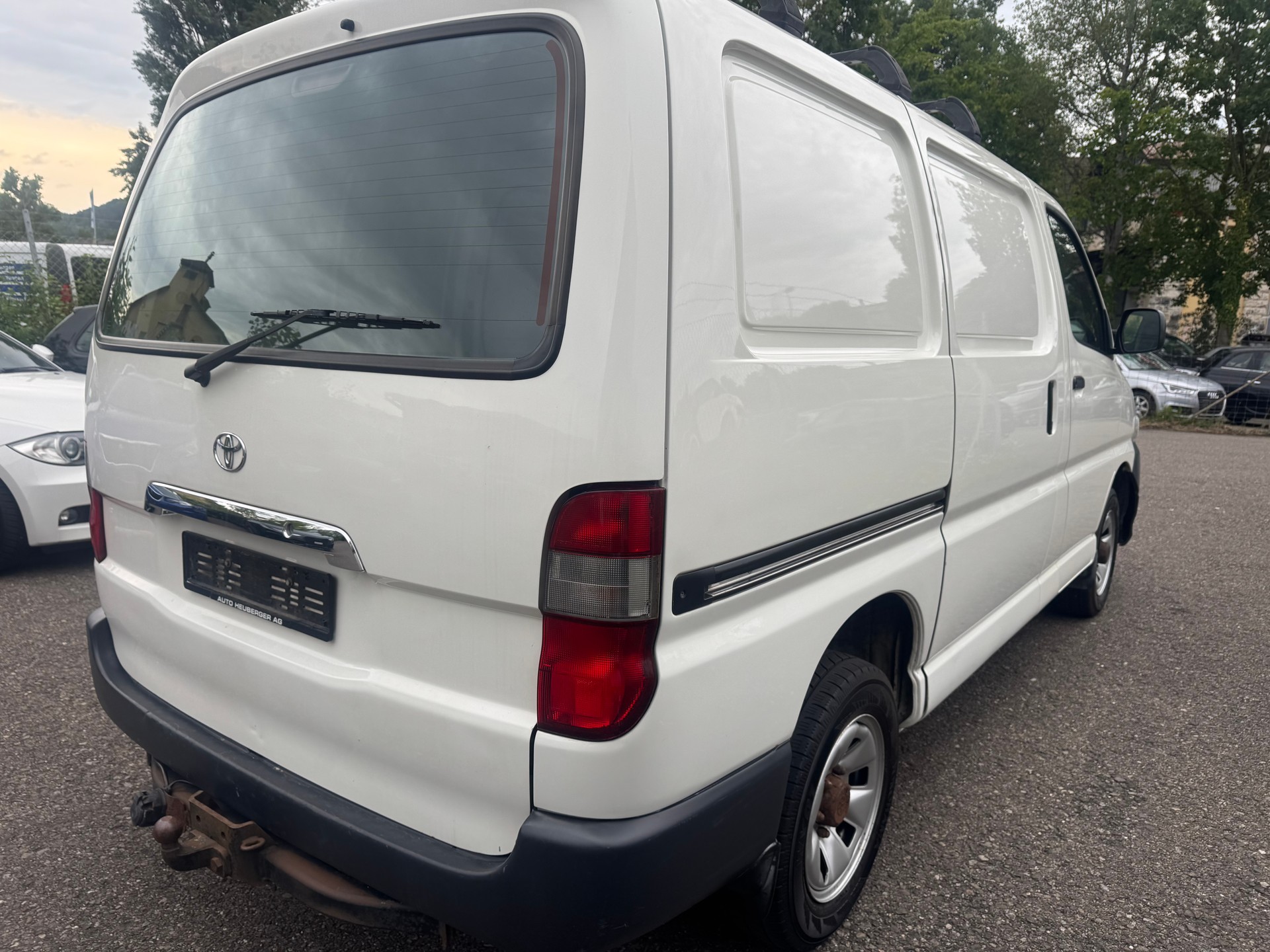 TOYOTA Hiace D-4D Van 4WD SWB-image-4