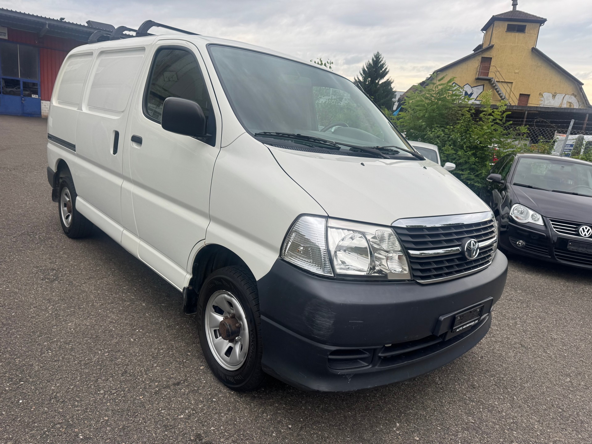 TOYOTA Hiace D-4D Van 4WD SWB-image-2