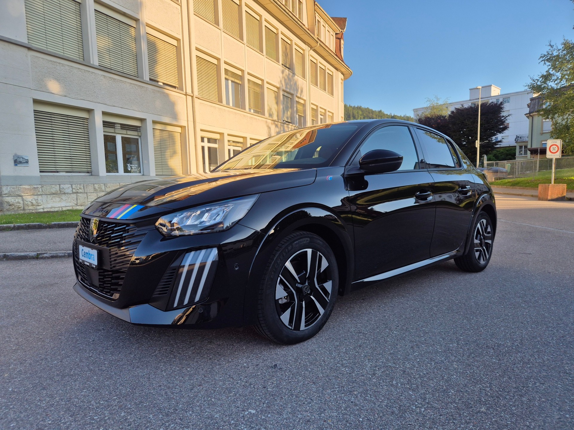 PEUGEOT 208 R 1.2