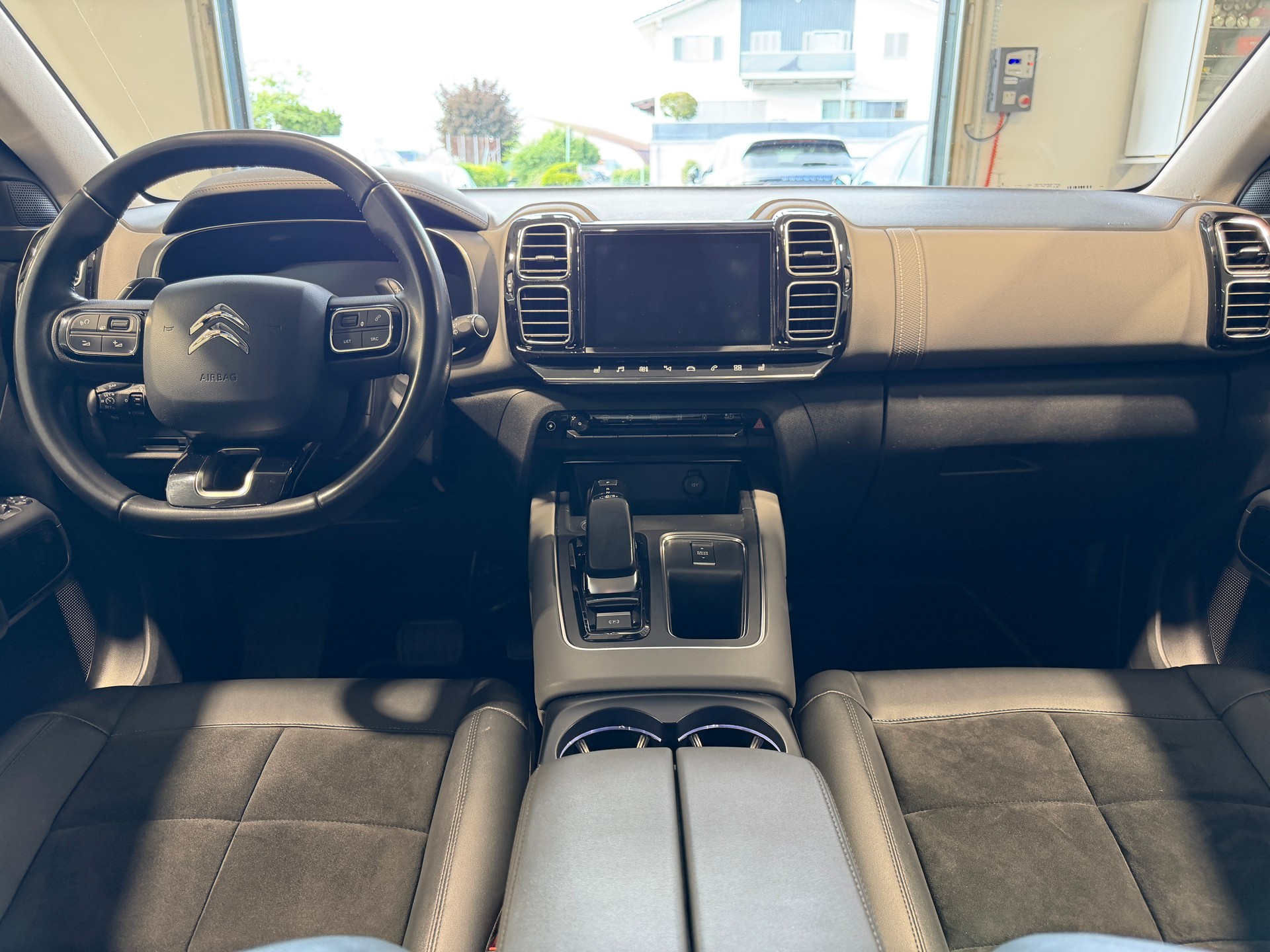 CITROEN C5 Aircross 1.6 PHEV Swiss Edition-image-9